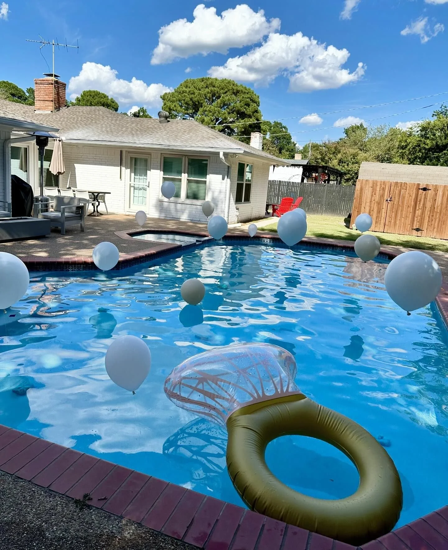 helium pool balloons