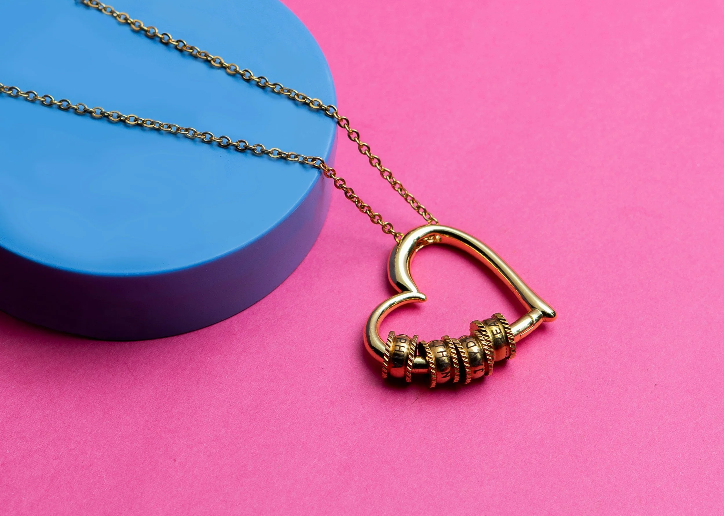 Highlighting ALMASIKA. Image shown is not a product of the jeweler.