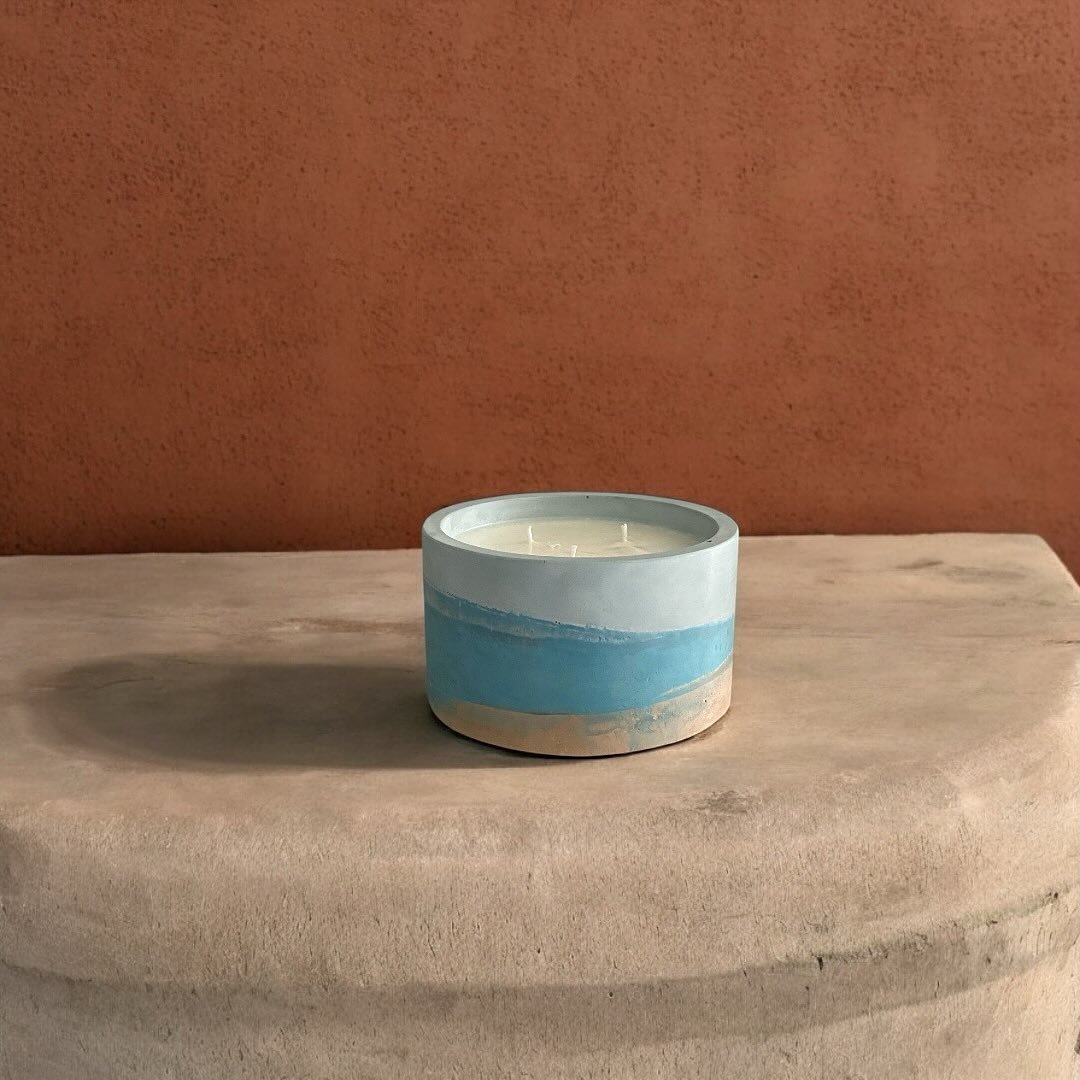 Cozy vibes meet ocean tides 🌊✨ Light up your space with the warm glow and soothing essence of our rustic coastal candle. 🕯️
.
.
.
#coastalcharm #rusticglow #candlelover #sydney #handcrafted #rustic #soycandles