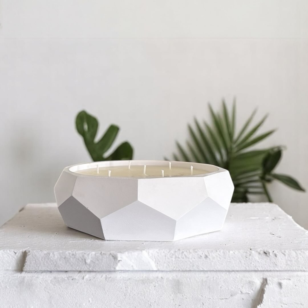 Modern elegance in every facet — this hand-poured geometric concrete candle blends minimalist design with natural charm. Perfect for creating a calming atmosphere with a stylish edge. π―οΈβ¨
.
.
.
#modernhomedecor #concretecandle #minimalistaest