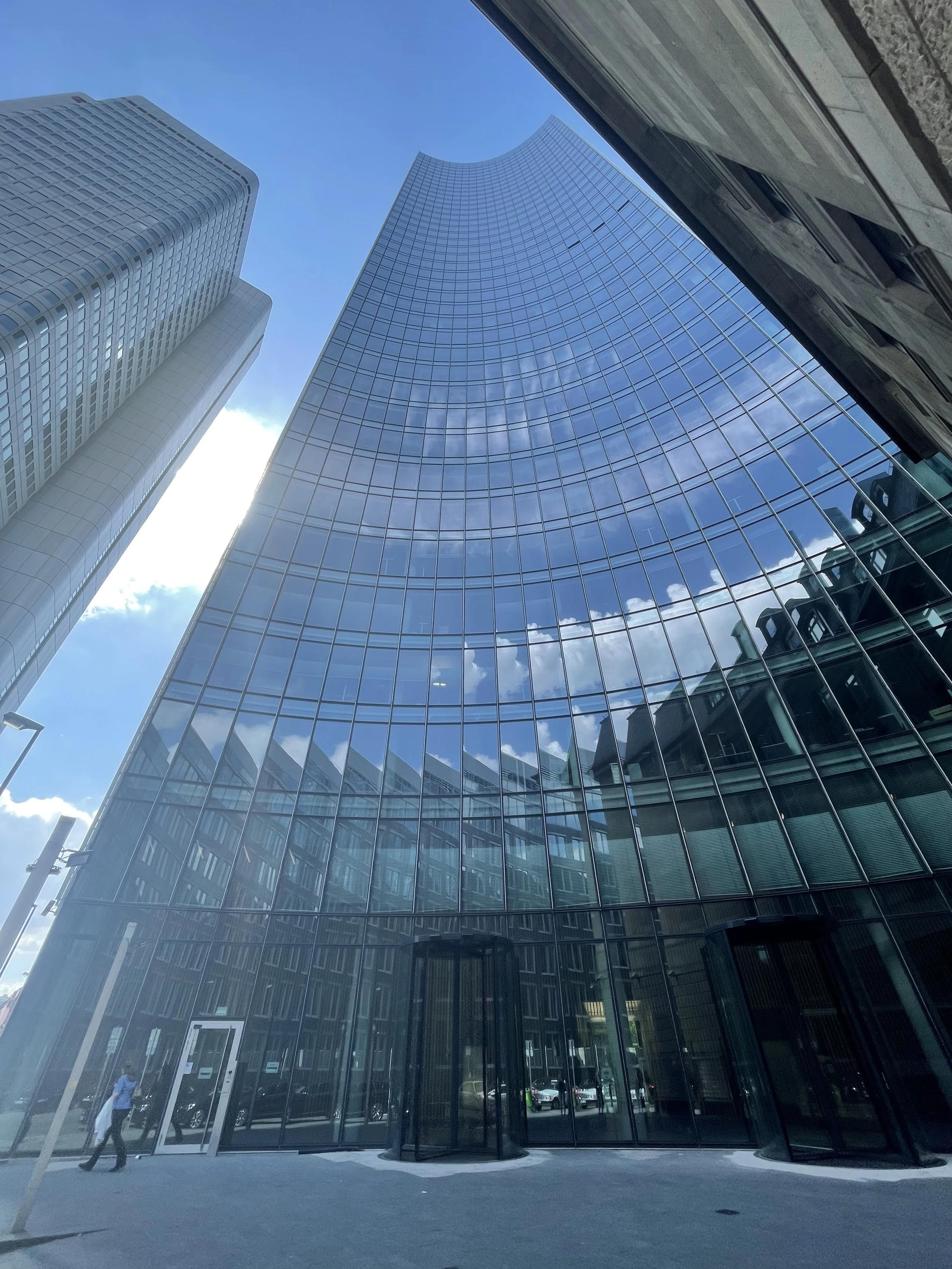 Neues Projekt in der Frankfurter Innenstadt: Innenausbau des SKYPER