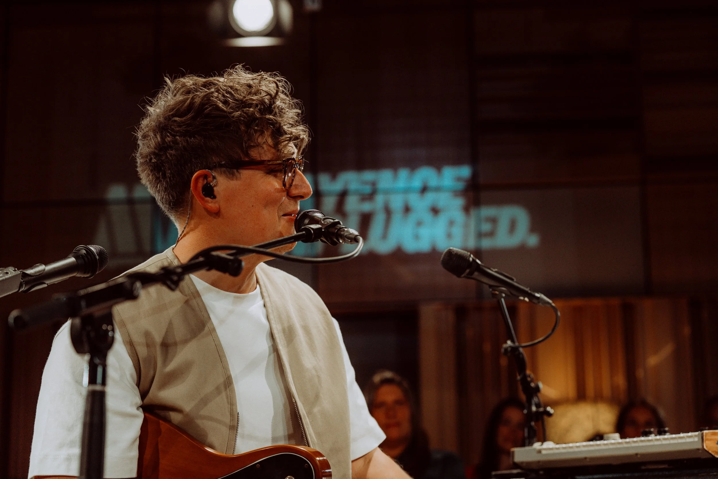 Phil Siemers performing live at Mayence Unplugged at Mayence Media in Mainz