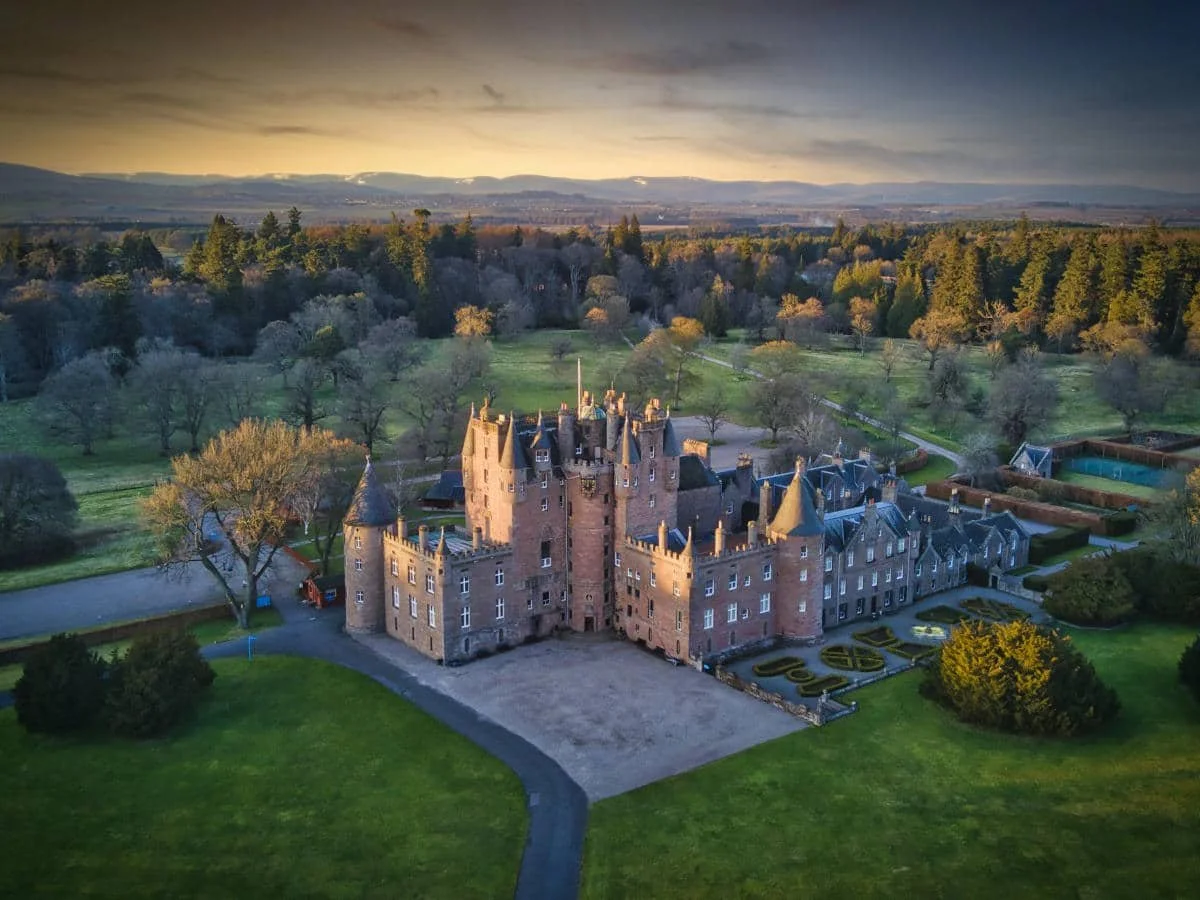 haunted-glamis-castle.jpeg