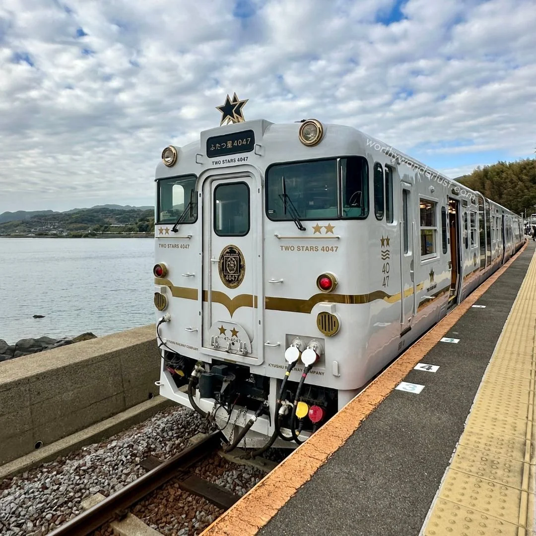 Two stars 4047 at a station by the sea