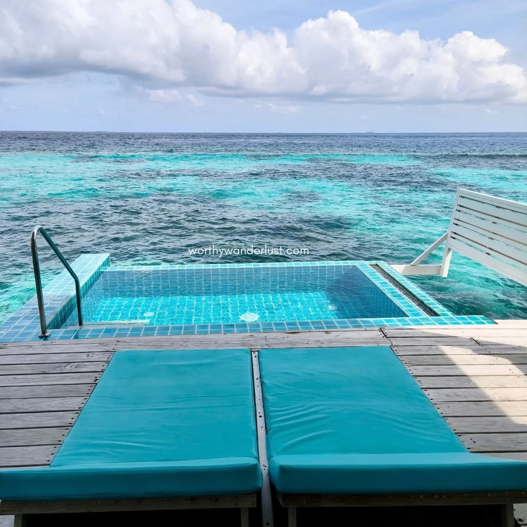 Deck mats on a deck facing a small plunge pool and the ocean.