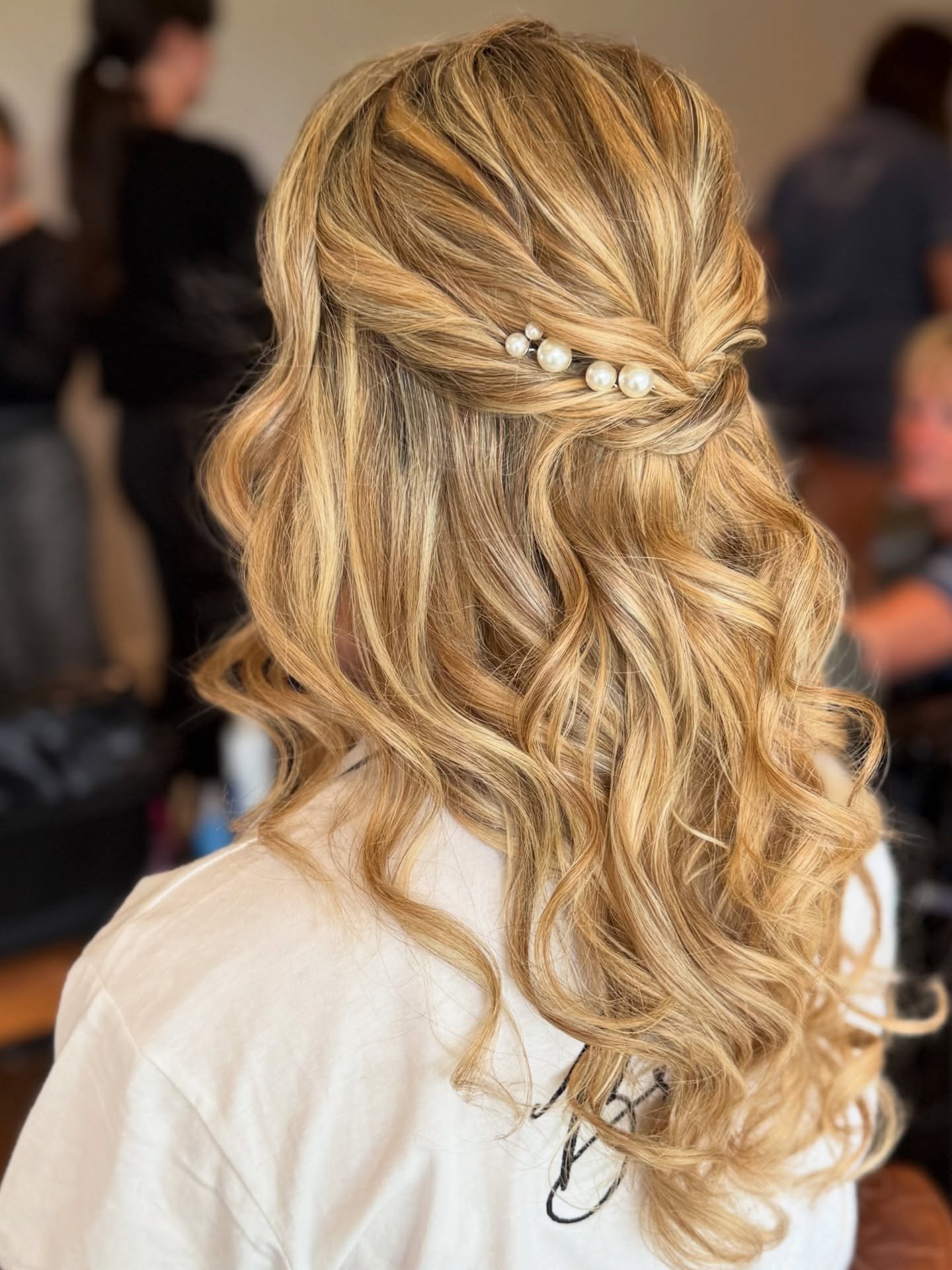 June ☀️
A few days late but wrapping up what has been a busy, emotional month with ups and downs ✨ that&rsquo;s life babes 

1️⃣ half up half down for Sarah 👰🏼&zwj;♀️ 
2️⃣ Sarah ready to get married.. that beautiful smile!
3️⃣ Ascot hair up - a gla