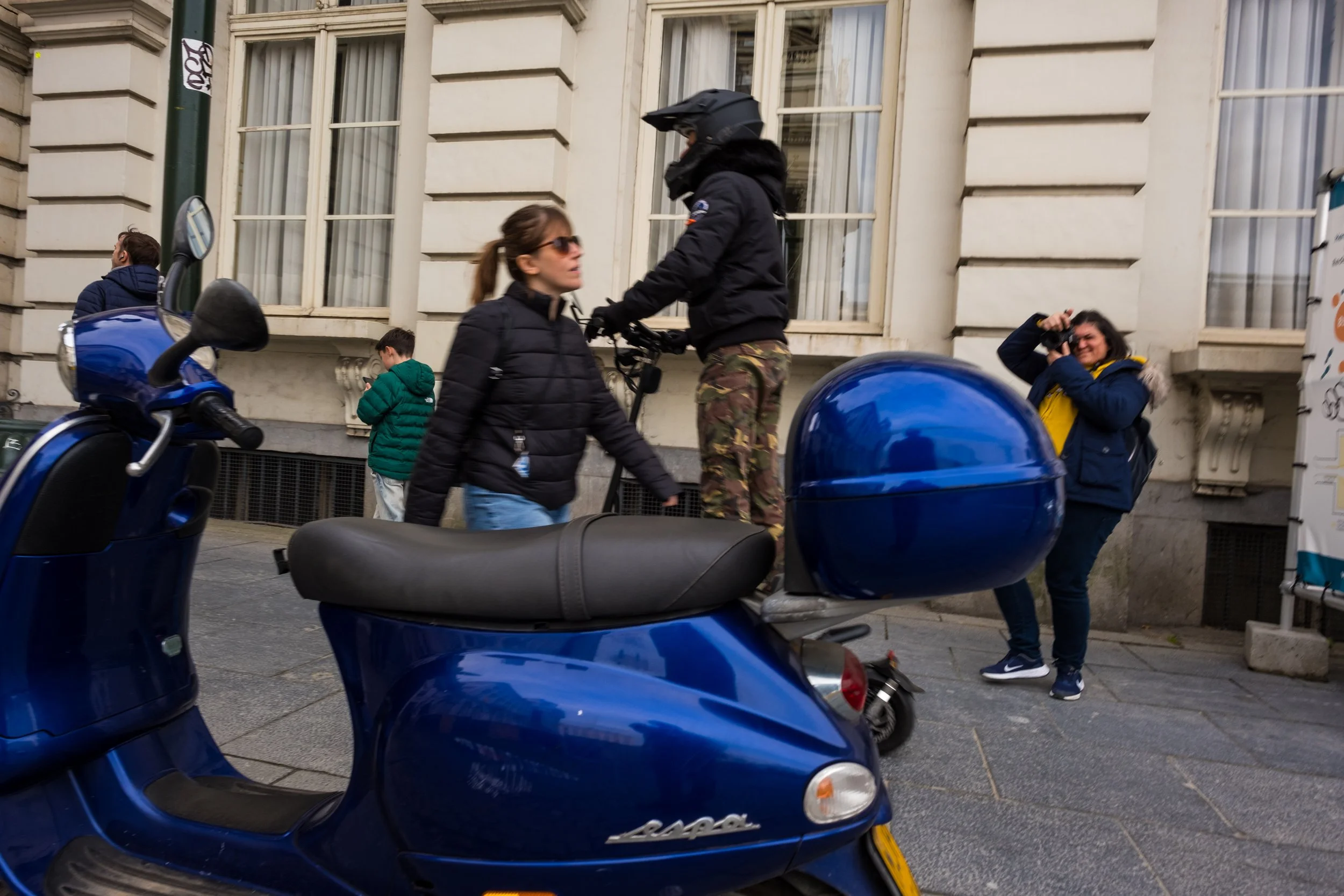 People in the Center of brussels street photography during a workshop by Sander