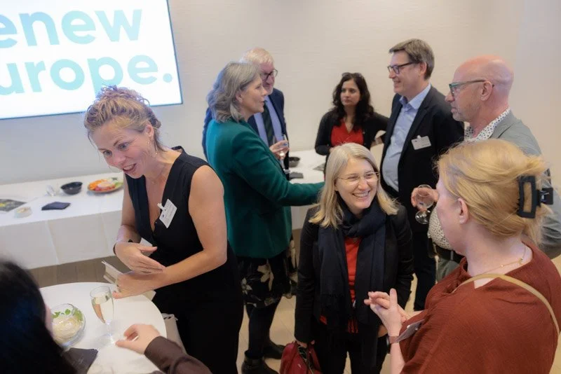 people chatting during the meeting