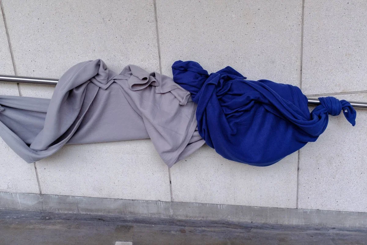 photojournalisme du photographe Sander de Wilde à Bruxelles sur les effets personnels des demandeurs d'asile