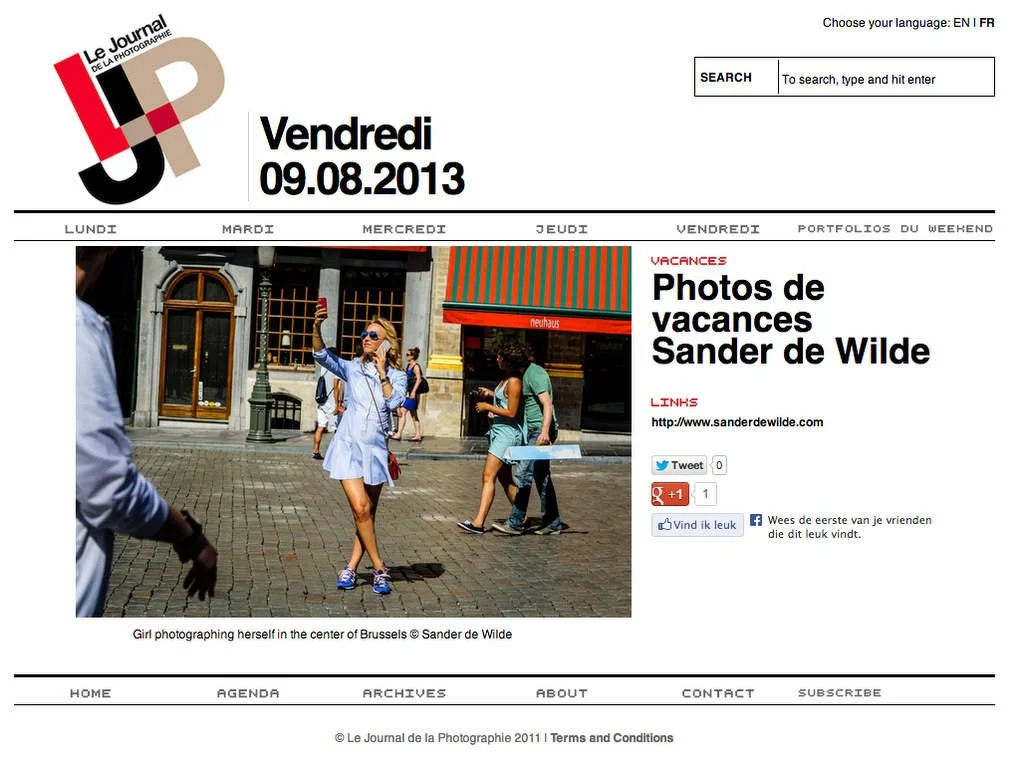 Webpage of Le Journal de la Photographie from August 9, 2013, featuring a woman taking a selfie in Brussels and a section titled 'Photos de vacances Sander de Wilde.'
