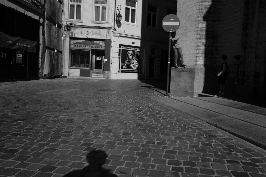 Street photography in Brussels by Sander