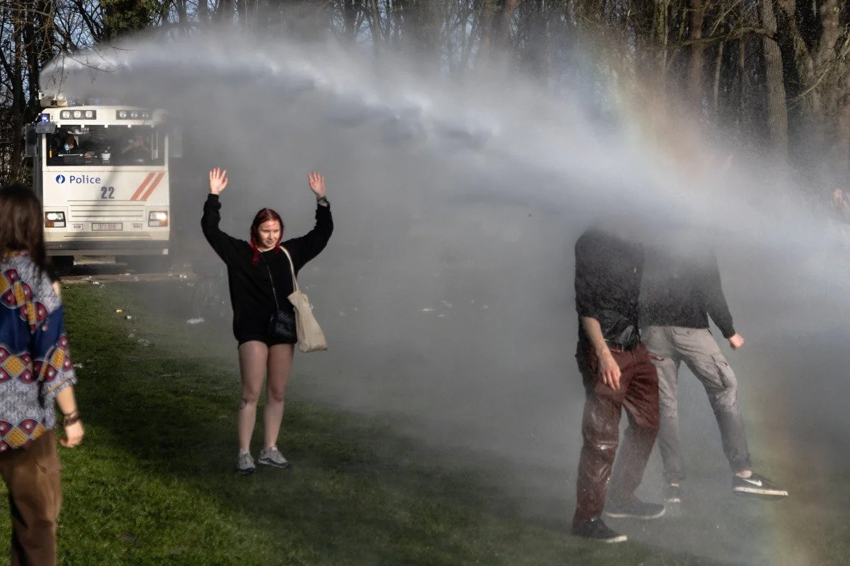 Canon à eau de la police