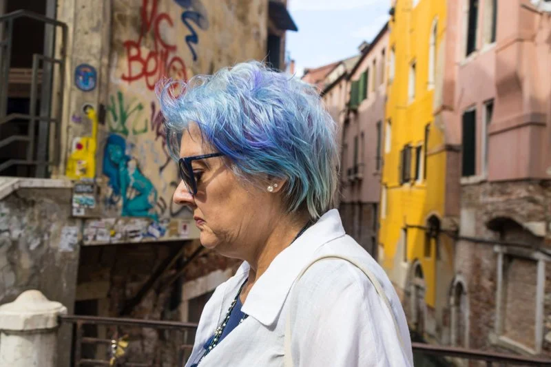Venice street photography workshop of a woman with blue hair