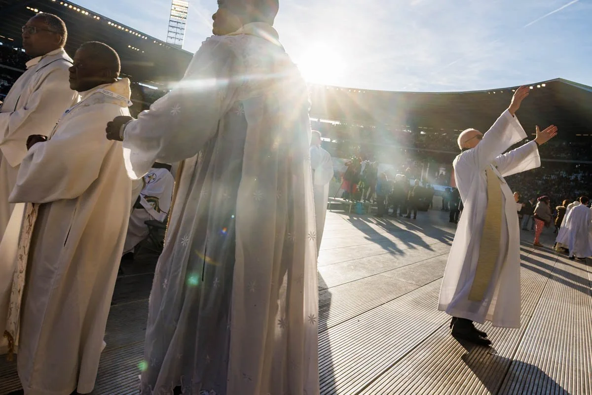 photojournalisme du photographe Sander de Wilde à Bruxelles de la visite du pape en Belgique