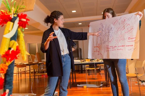 two participants of a workshop