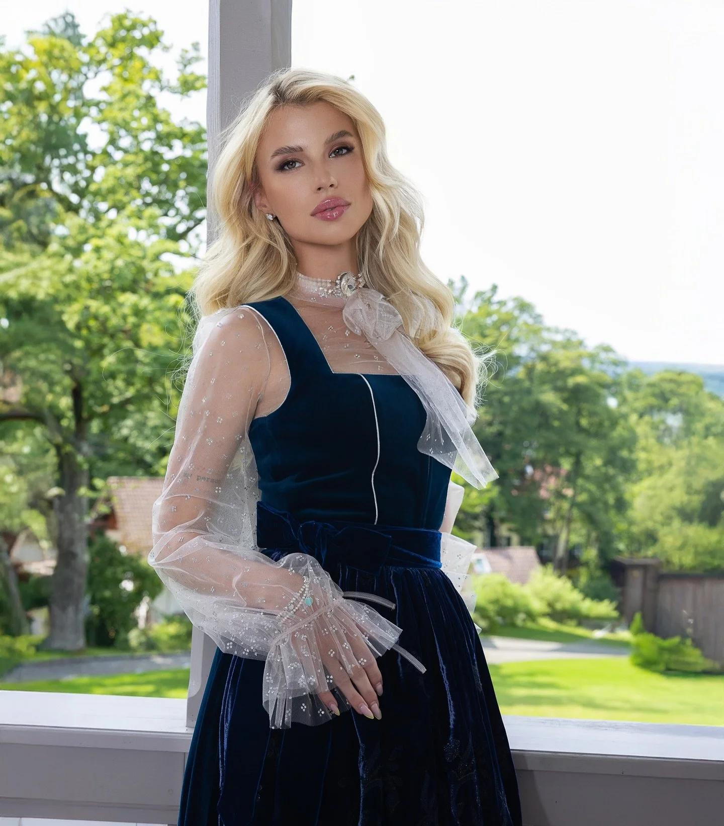 Freitag, goldenes Licht, und die perfekte Tracht f&uuml;r die Wiesn ✨🍻🎡💃 &ndash; so sieht echtes M&uuml;nchner Lebensgef&uuml;hl aus!✨💙🎶🍺🎠

#M&uuml;nchenGirls #OktoberfestVibes #WiesnStyle #DirndlLove #Trachtensch&ouml;nheit #MunichPhotography