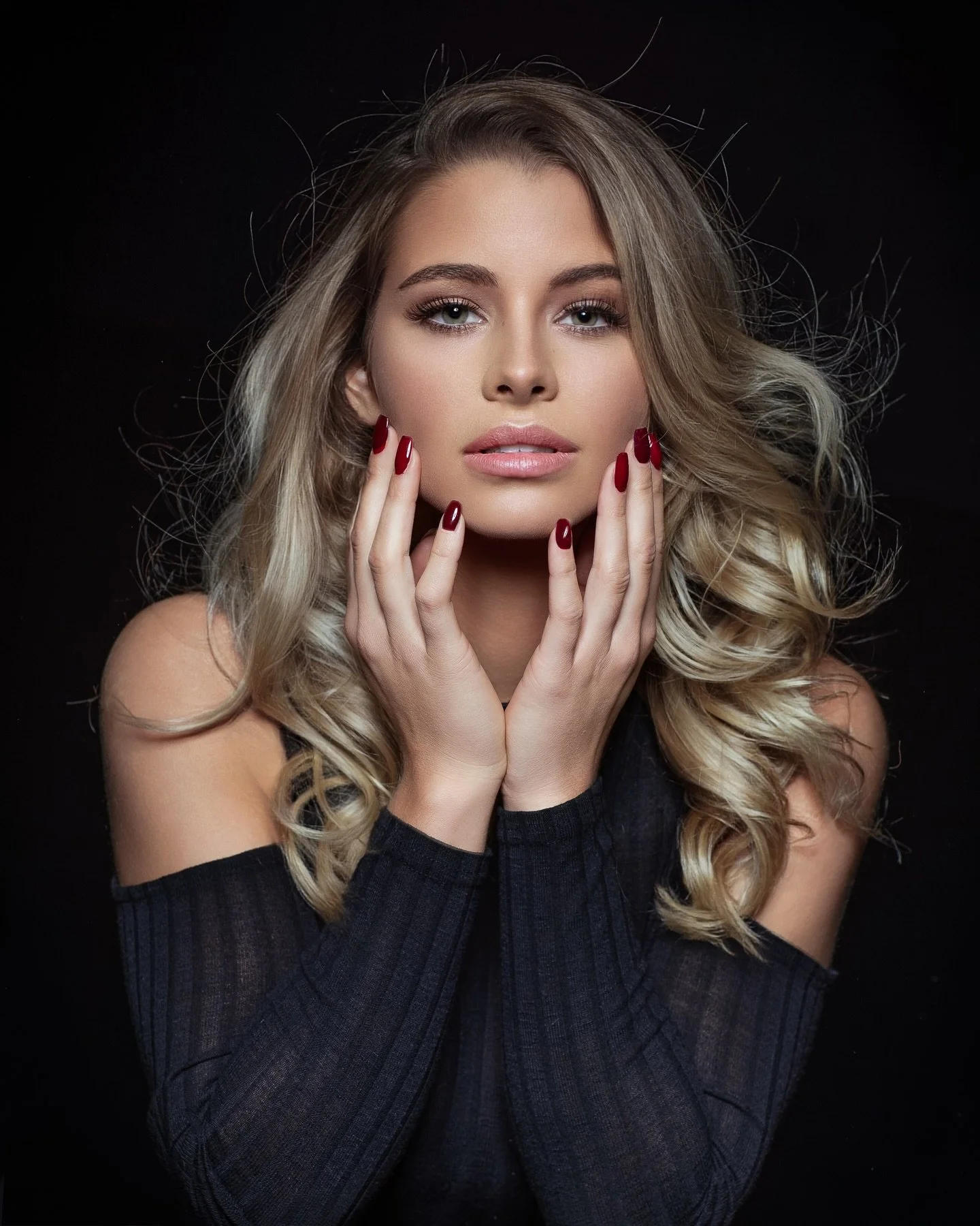 🔥Starkes Portrait &ndash; clean, intensiv und einfach on point.
Book your Shoot 📸 / DM 💬

#portraitphotography #beautyshoot #modelvibes #munichphotographer #editoriallook