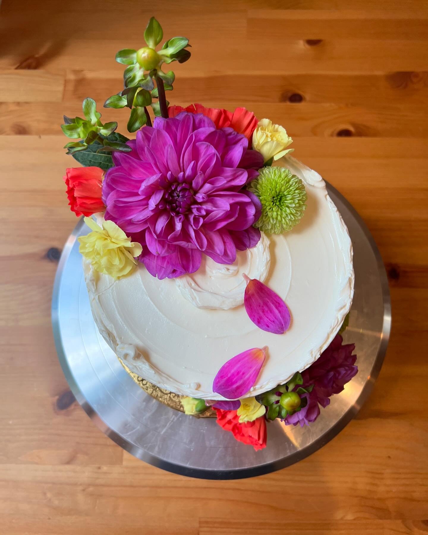 summer baby shower cake order from the lovely @sasy.sandra 💖💖💖

- Chocolate vanilla bean marble cake + vanilla bean Italian meringue buttercream