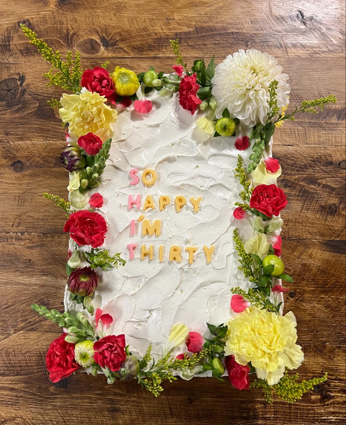 LIBRA SEASON IS UPON US ♎️✨💖

A fun birthday cake order for Kyle &amp; Laura! 

- Gluten-free vanilla bean white cake
- Fresh raspberries + raspberry Italian meringue buttercream filling
- Vanilla bean Italian meringue frosting + white chocolate let