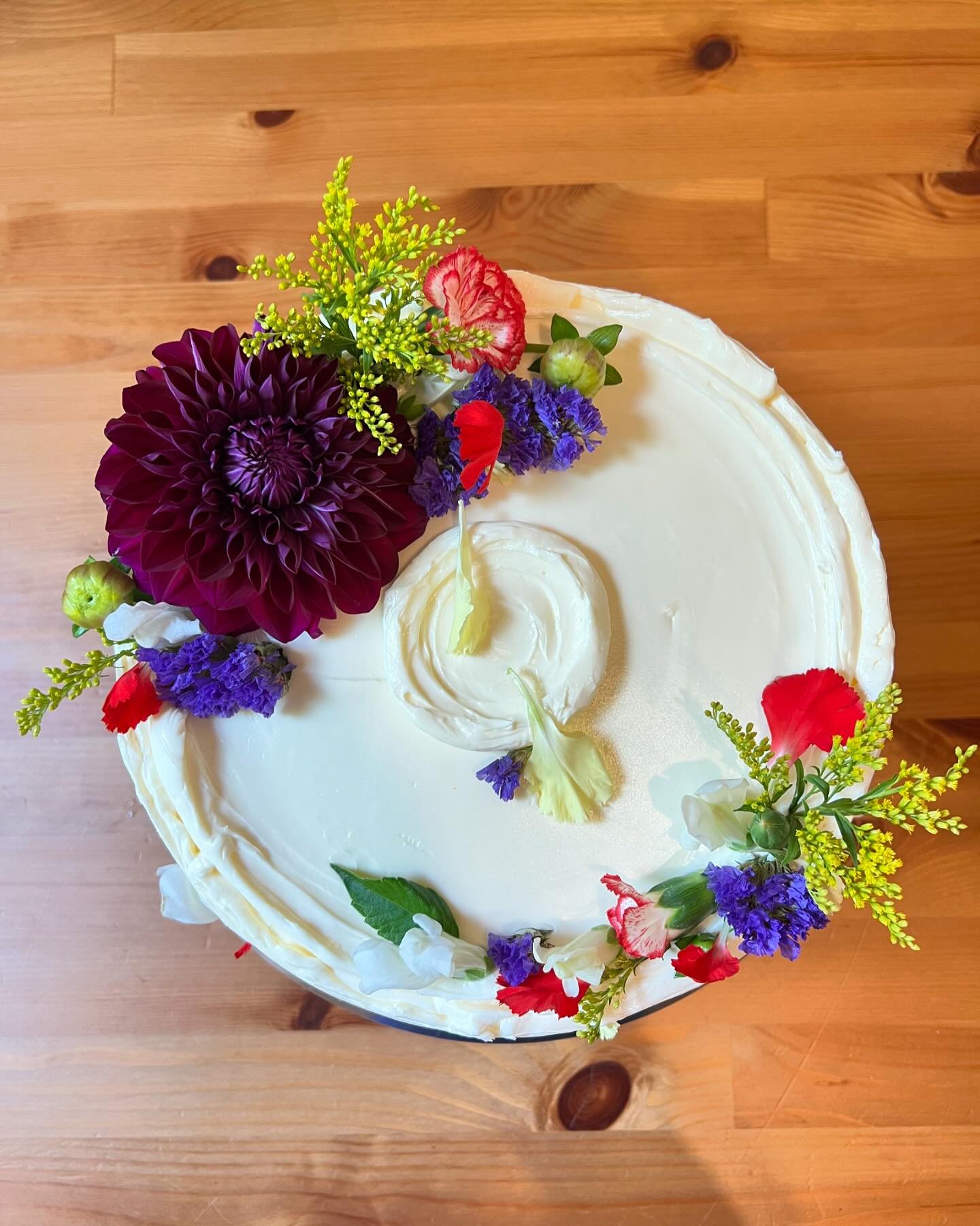 12&rdquo; carrot cake + cream cheese frosting for the wonderful @colellasarah 💖💖💖