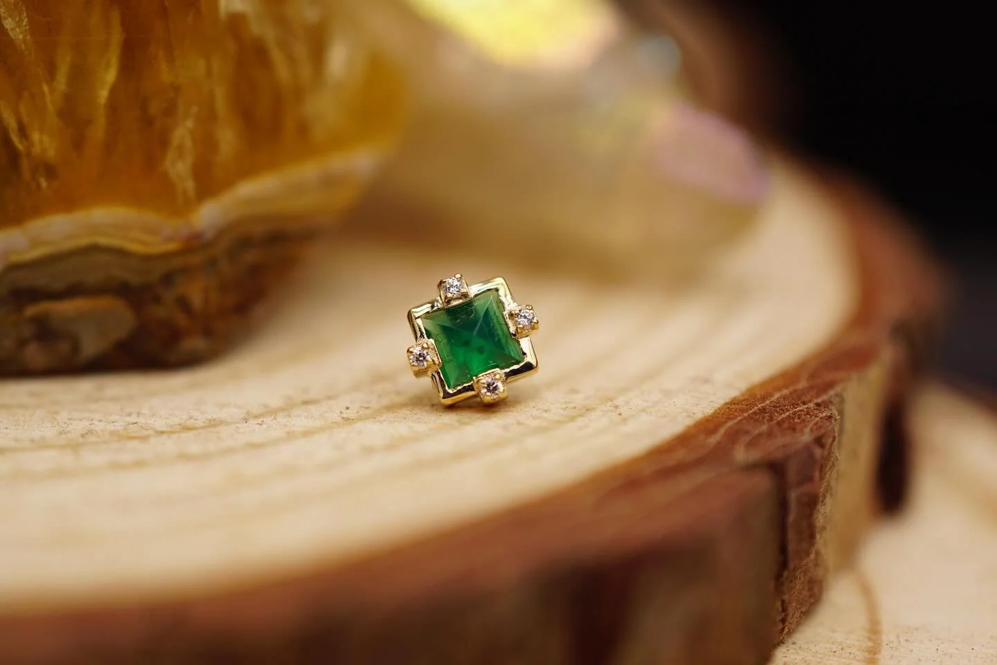 Introducing &ldquo;Oh My Goddess&rdquo; with four white CZ&rsquo;s framing a reverse set Green Agate, made by @emberbodyjewelry. ✨

#ceremonypiercing #safepiercing #workerowned #queerowned #finejewelry #goldjewelry #18ktjewelery #14ktjewelry #legitje