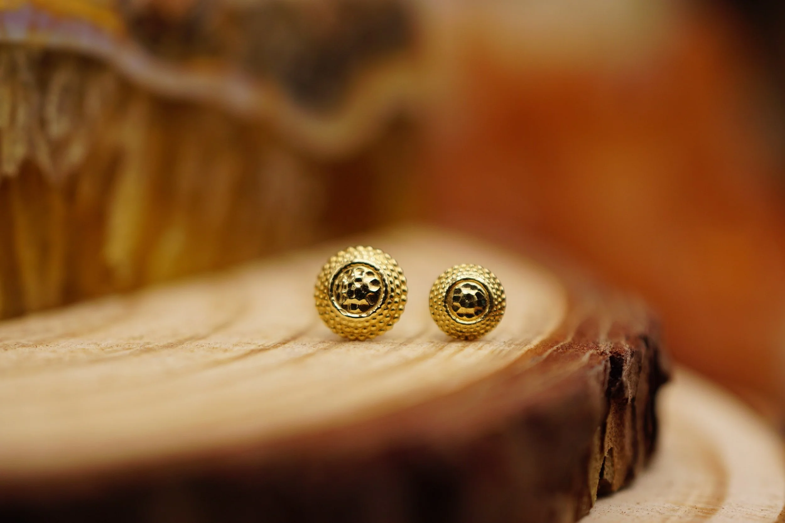 If you&rsquo;re looking for sparkles without gemstones, hammered textures are always the way to go! Meet &ldquo;Hera&rdquo; with an 18kt gold textured center, framed by three rows of delicate beads. 

#ceremonypiercing #workerowned #baltimorepiercing