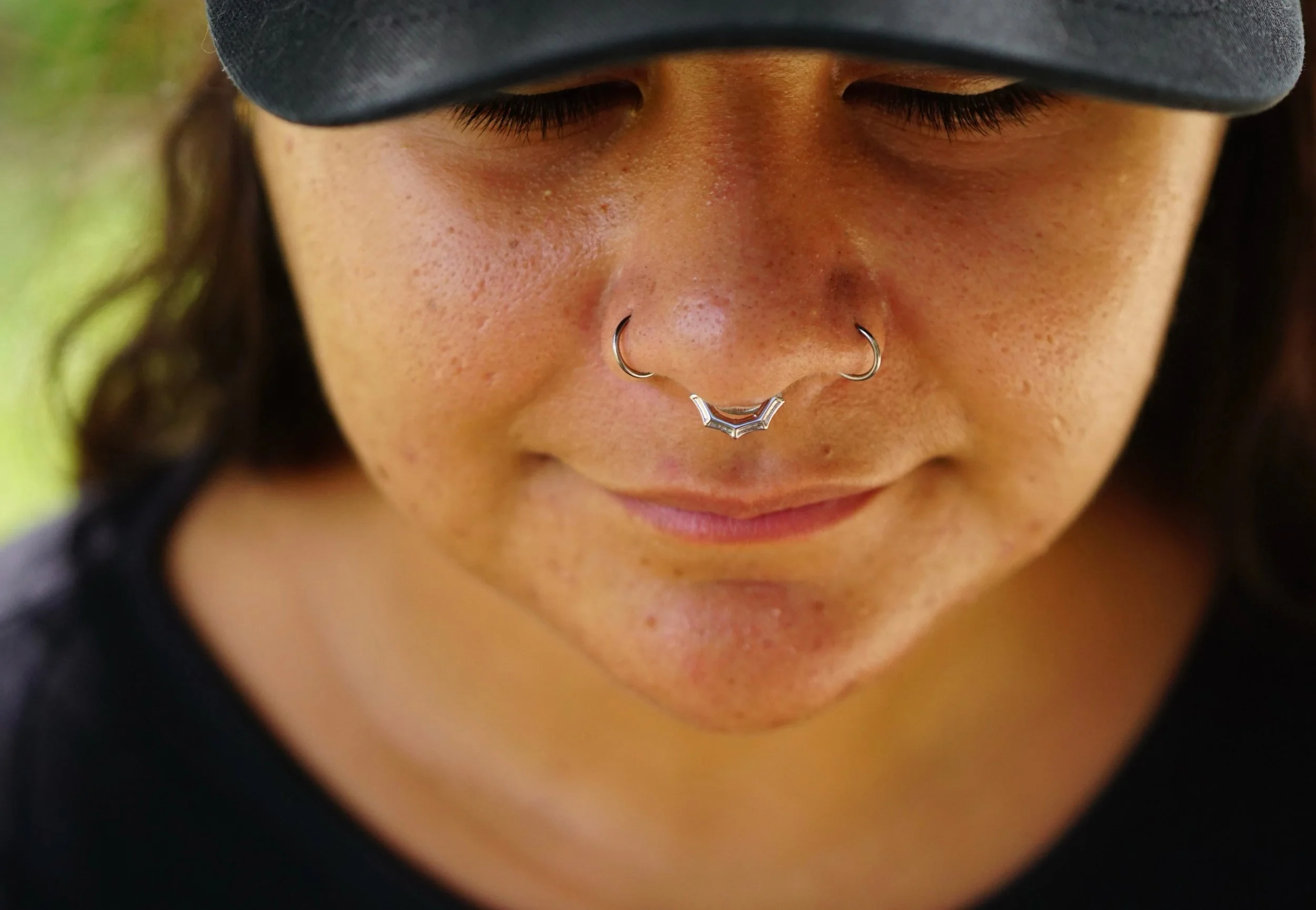 Healed septum piercing for Jess with the &lsquo;Prana&rsquo; clicker by @tetherjewelry. ✨

Today is Ray&rsquo;s last day with us! Tap the link in our bio to book with @r2t2piercing! 

#ceremonypiercing #safepiercing #workerowned #earcuration septumpi