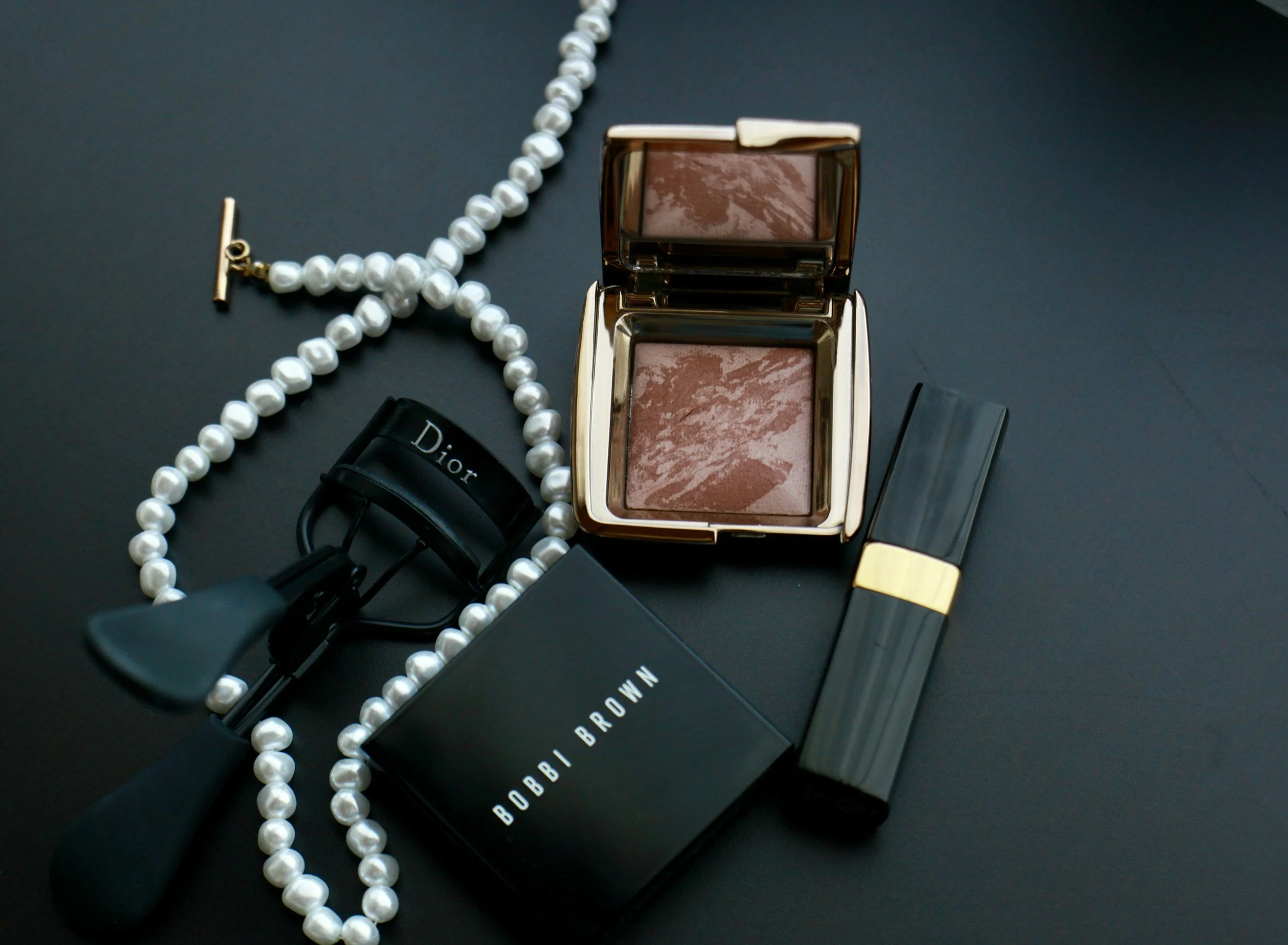 makeup services, bridal makeup, wedding makeup, photoshoot makeup, birthday makeup, professional makeup. Licensed makeup artist, licensed esthetician, freelancing artist, traveling makeup artist.