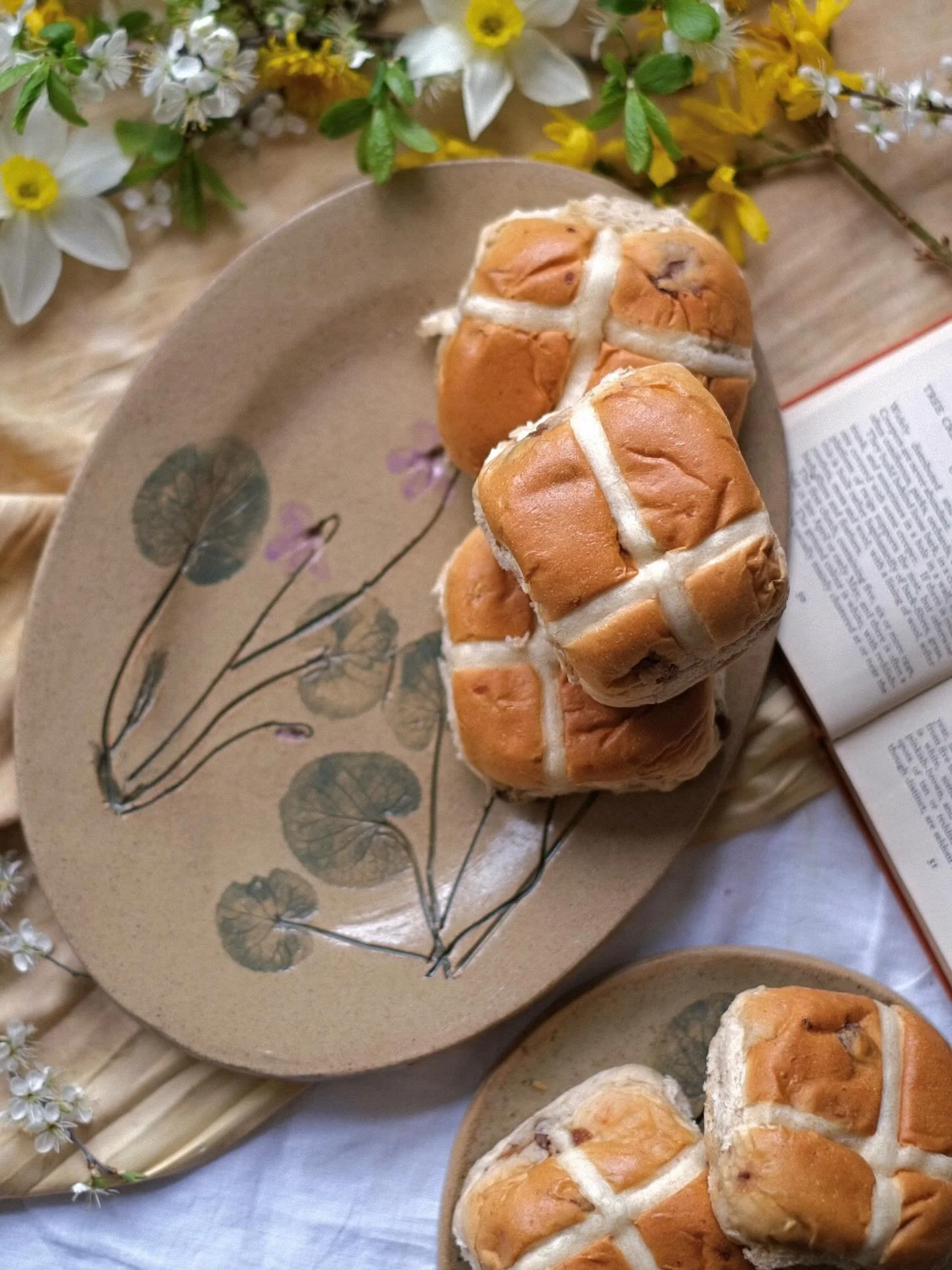 Good morning friends! A little Easter website update for you! 🌿

A collection of pots including speckled breakfast bowls, bud vases for seasonal garden or hedgerow blooms, plates and platters designed for sharing pastries and hot cross buns! 🪺🌷