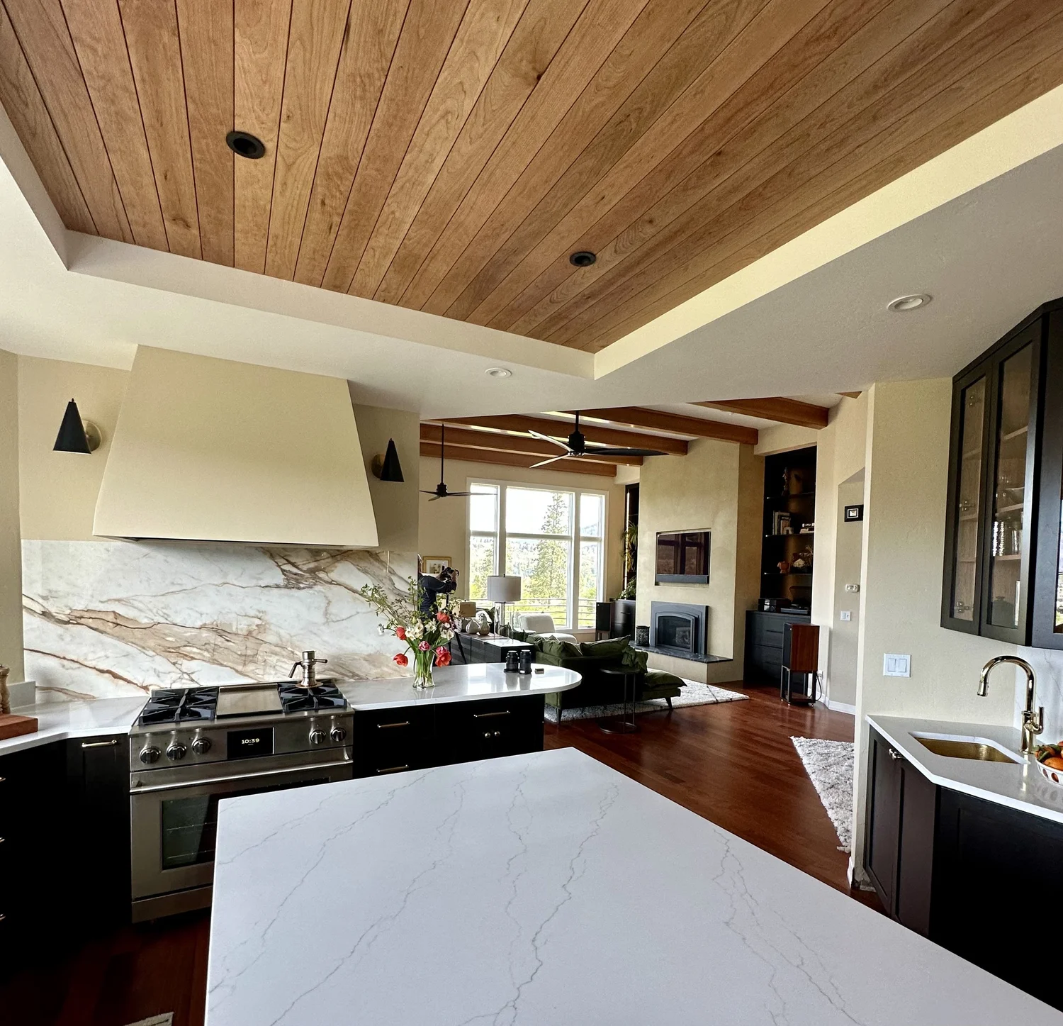 Timeless Riverview Interior Design in Hood River: Kitchen, Lime Plaster ...