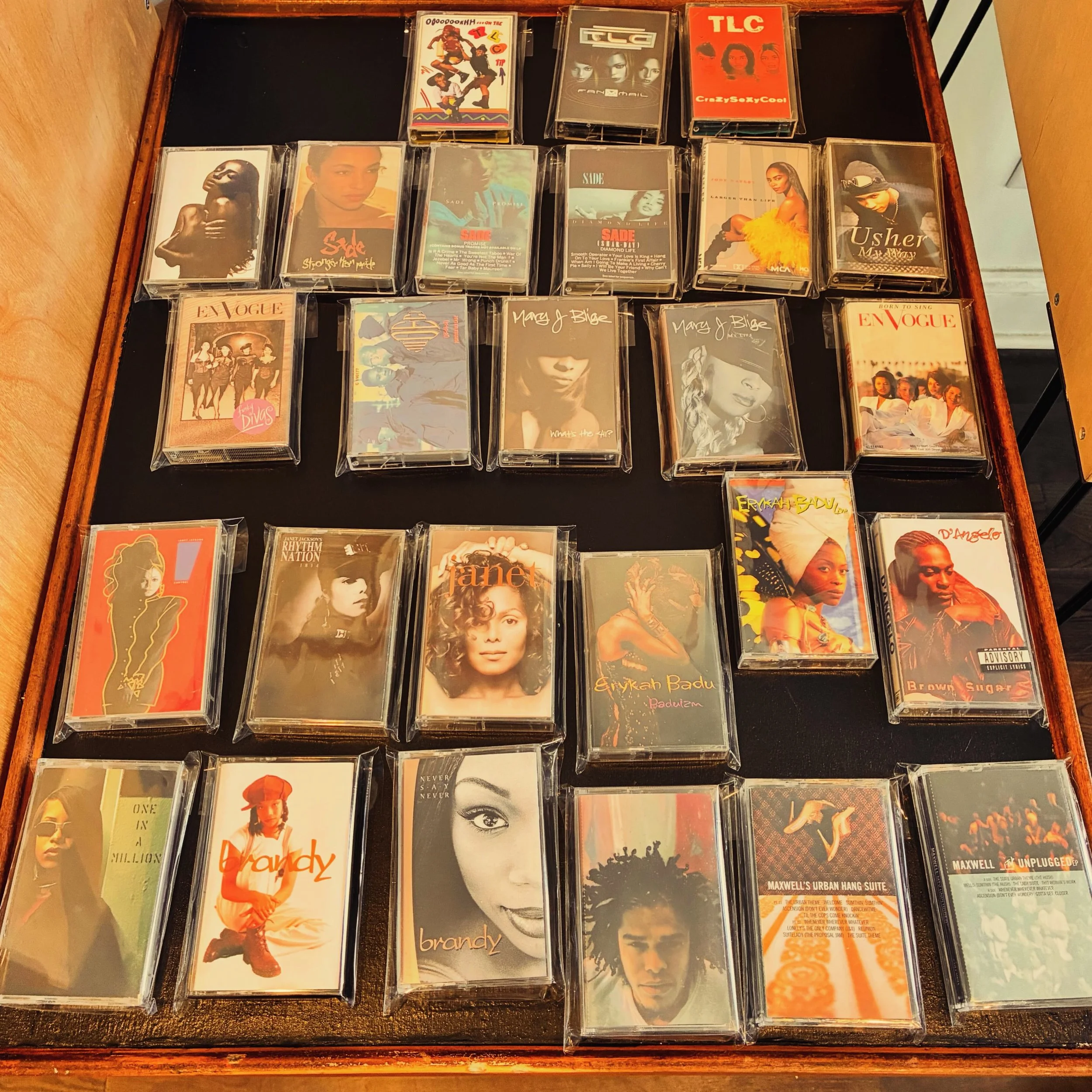 🚨Get those zooming fingers ready, tapeheads. We just brought in a bunch &lsquo;90s R&amp;B, new jack swing, and neo soul. 

Starting as low as $5. 

[While we can&rsquo;t test every cassette we get, we do guarantee every cassette we sell. If somethi