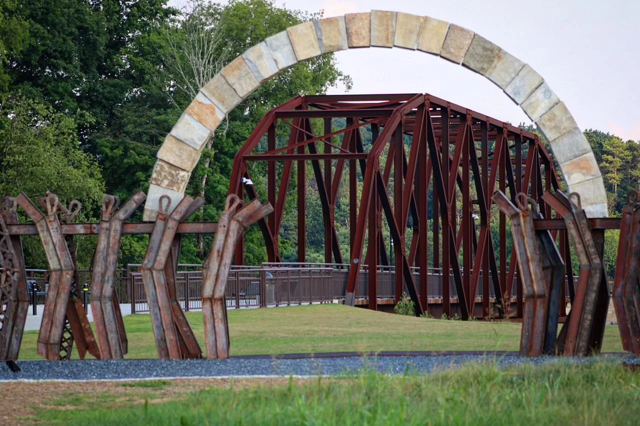 There's actually some pretty cool stuff outside if you turn off the TV and leave your house 😂

#RogersBridge #CauleyCreekPark #Bridge #ModernArt #MetalWork #Outdoors #Nature #NaturePhotography #Photography