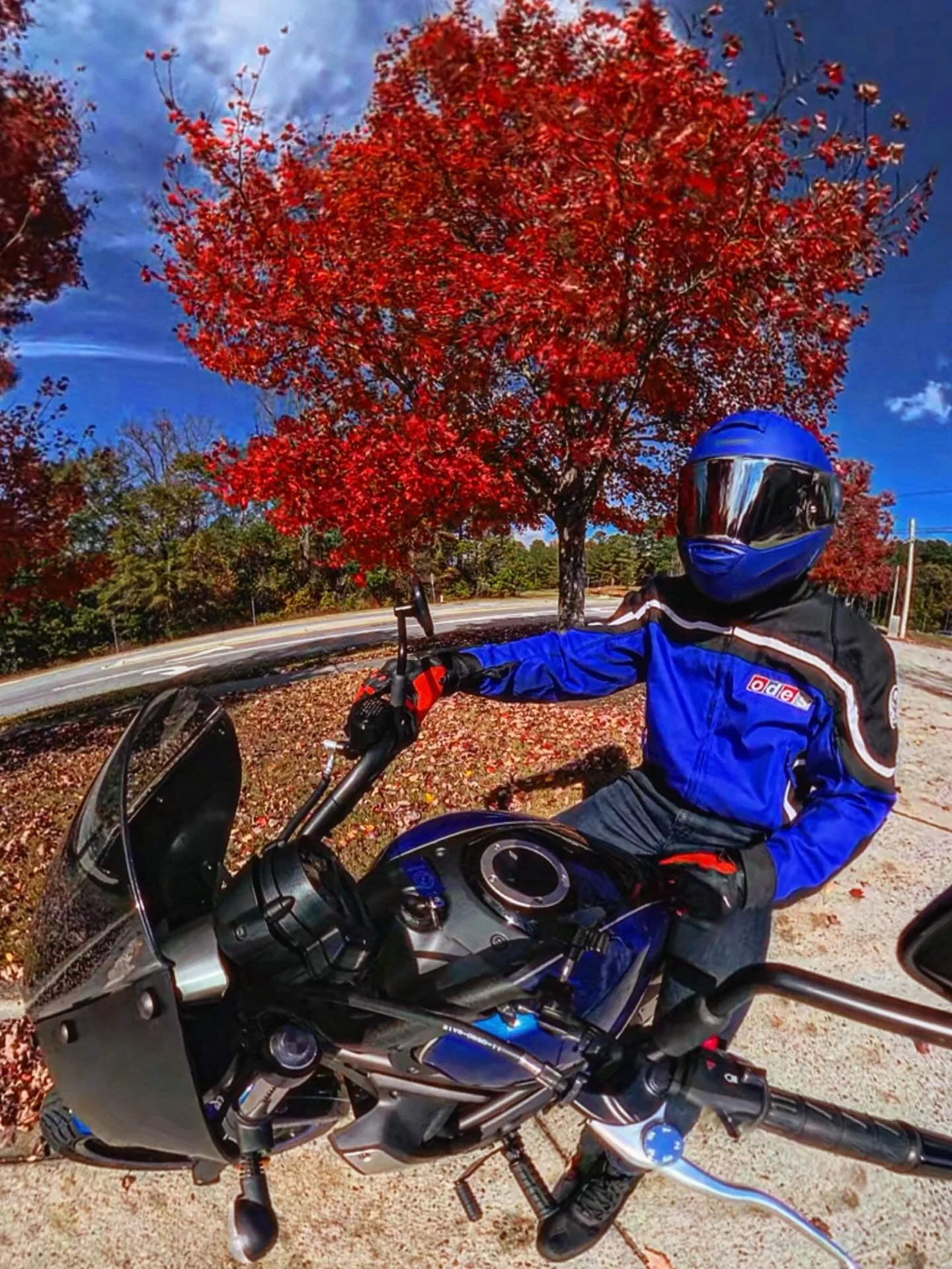 Riding with my girl Saki til the wheels... Fall 🍁 Off

🎥 New video coming tomorrow 

#Motorcycle #Kawasaki #KawasakiVulcanS #Cruiser #Biker #BikeLife #BikerBoyB #FallWeather #RidingSeason #TilTheWheelsFallOff