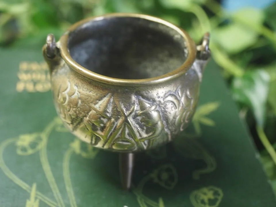 Anyone who&rsquo;s been following me for a while knows that I am an avid up-cycler and thrifter &hellip;. One of the things I love finding is vintage brass pieces - mostly from the 50&rsquo;s and 60&rsquo;s, there&rsquo;s an amazing variety of trinke