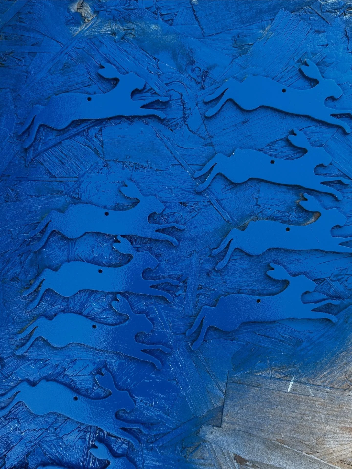 A sunny ( and chilly) afternoon was perfect for spray painting blue hares in the garden&hellip;. They&rsquo;ll eventually have silver stars and wire loops added&hellip;. I&rsquo;ve several sizes already in my et*y store, as well as some in @mythosphe