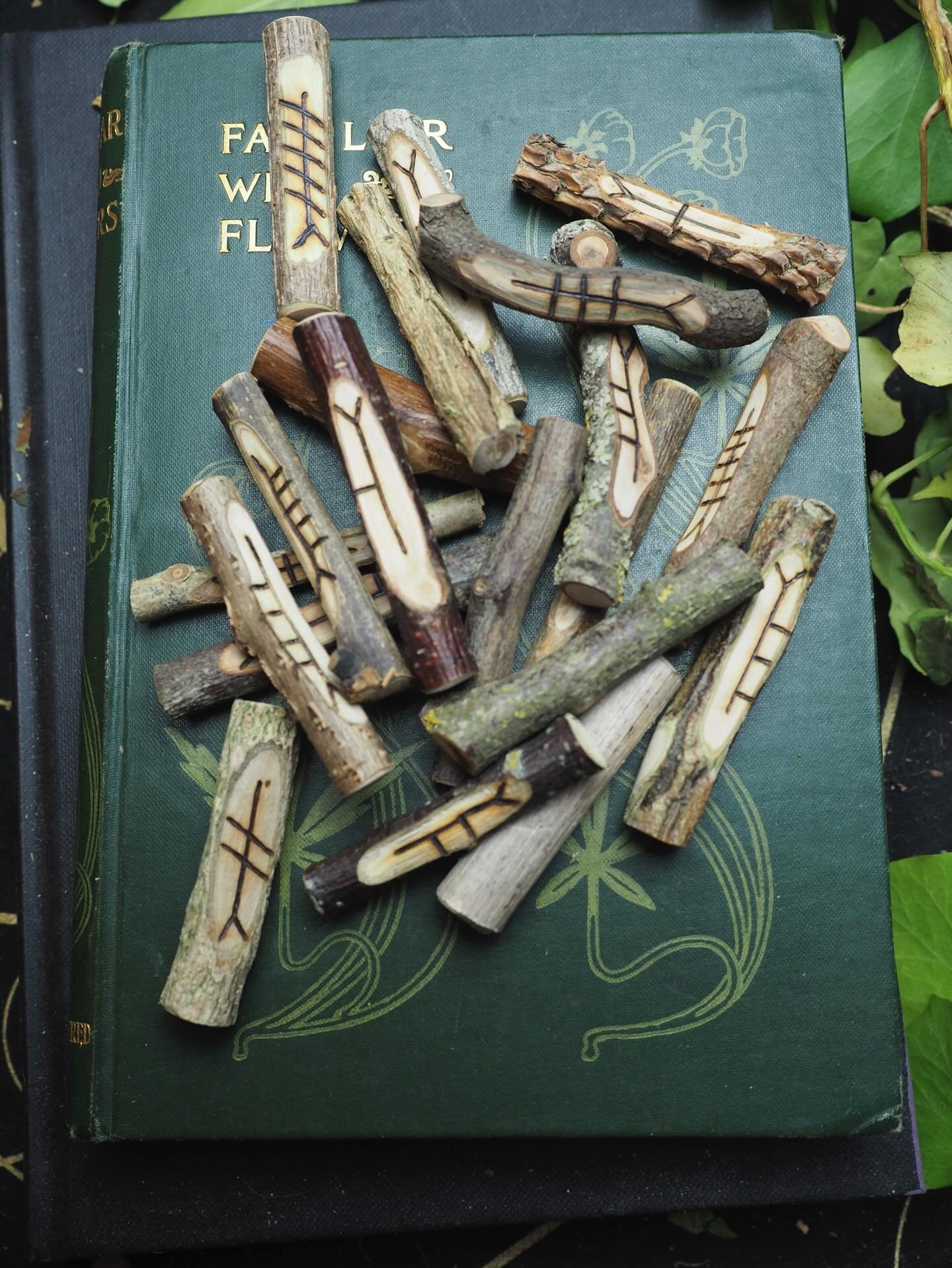 Raven&rsquo;s Yule gift guide&hellip;. Day 1! 

My best seller&hellip;. Ogham staves made on corresponding woods. All gathered, not harvested from Somerset, Dorset and Cornwall. They come in a bag made from upcycled fabric with an information sheet. 