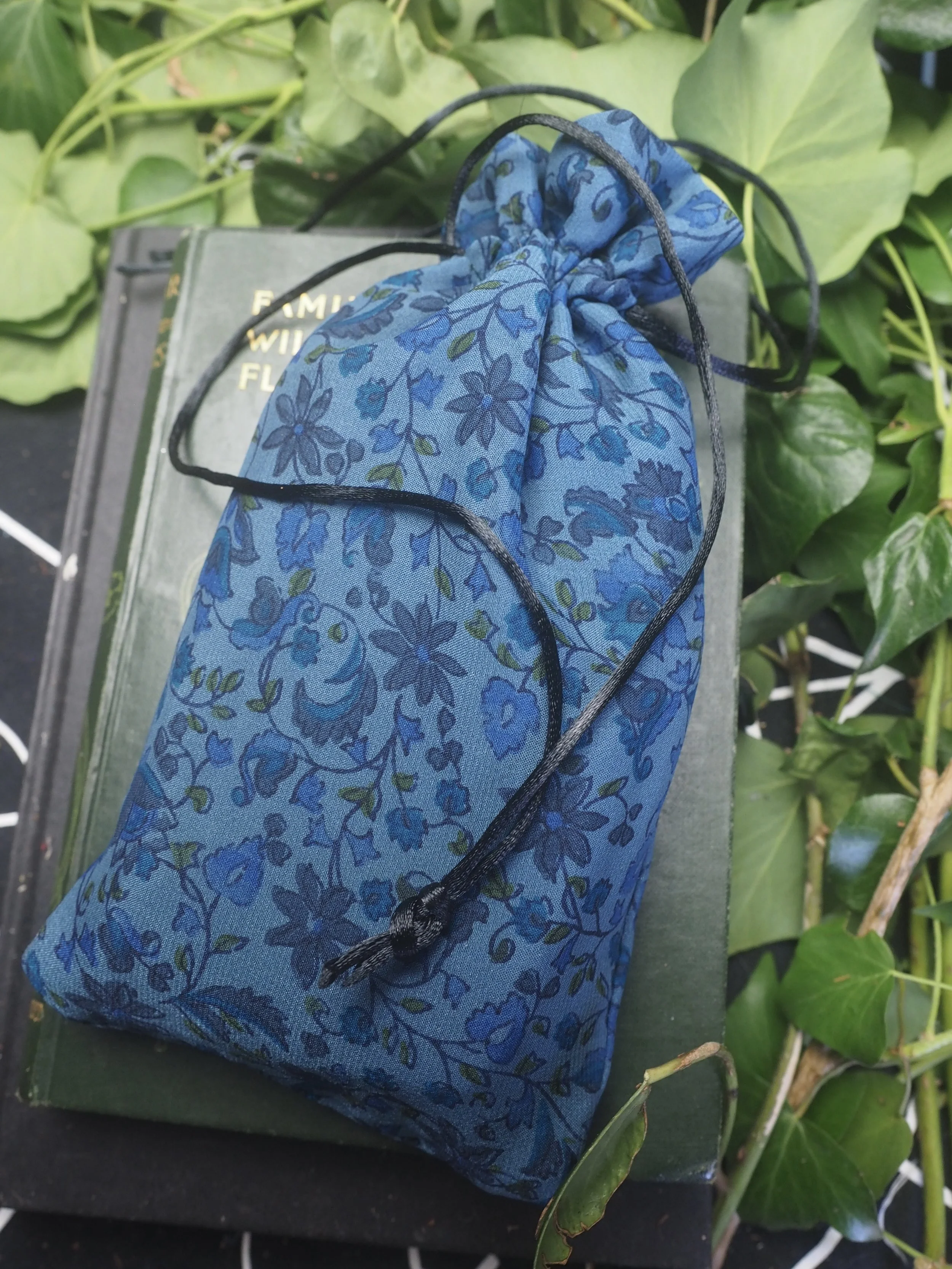 Vintage Blue Floral Fabric Drawstring Bag for Tarot Cards, Runes, Jewellery.