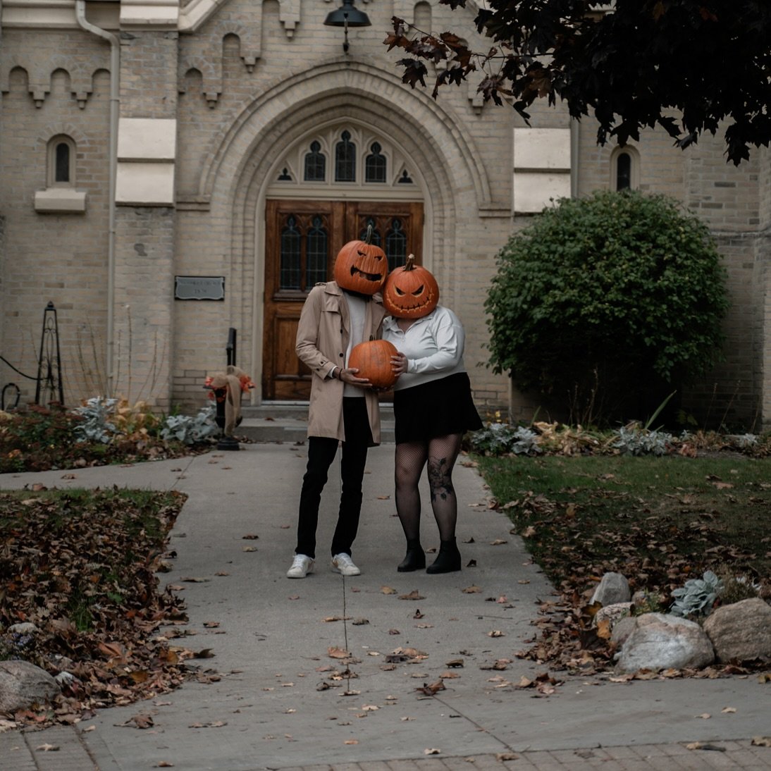 The day after Halloween ends, let&rsquo;s get ready to celebrate next year, cause with me, Halloween is everyday!!

Thank you @keannamarshall_ for asking me to photograph this for both of you!! 

#halloweenphotoshoot #halloween #halloweenphotography 