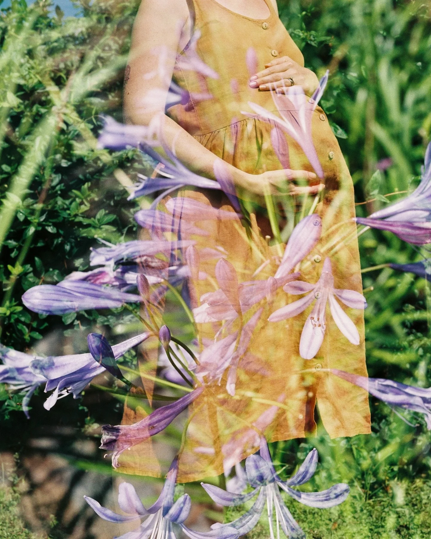Sommer Babybauchshooting in Berlin.
⠀
Double exposure on film. 
⠀
#babybauchshootingberlin #babybauchfotografieberlin #pregnancyphotosberlin #babybauchfotosberlin