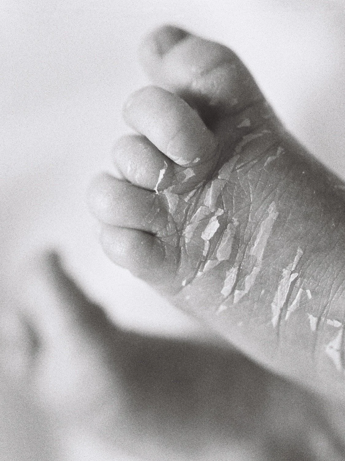 The blur of the early days. My last time.
⠀
🏷️ Newborn Shooting Berlin | Neugeborenenfotografie Berlin | Berlin Newborn Photographer | Babyfotos Berlin
⠀
#newbornshootingberlin #neugeborenenfotografberlin #babyfotosberlin #herexposure #motherhoodonf