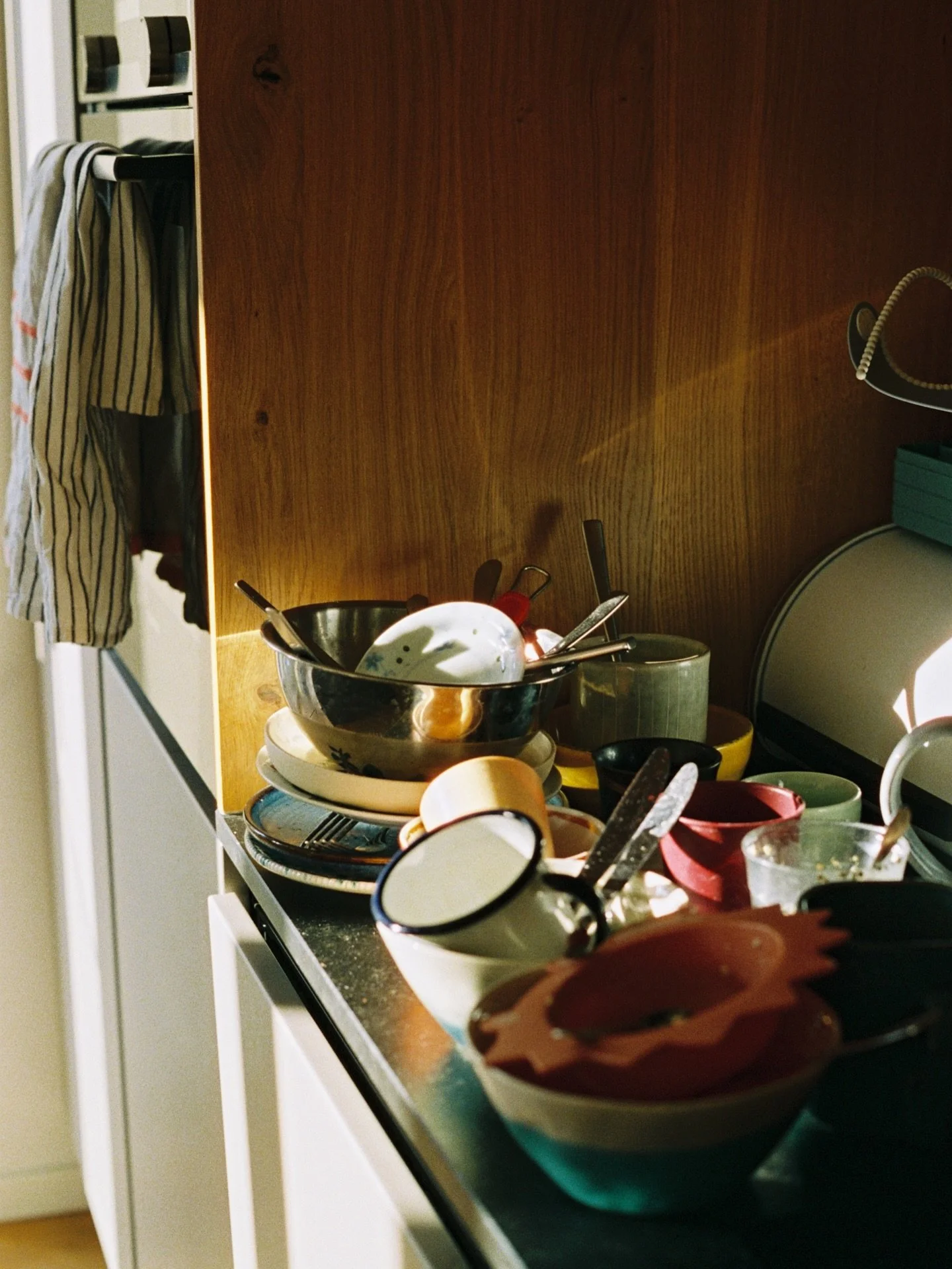 Snippets of home life in winter light.
⠀
Shot on @kodak film stocks
Developed and scanned by @aperturefilmlab 
⠀
#familienfotografinberlin #childhoodonfilm #motherphotographer