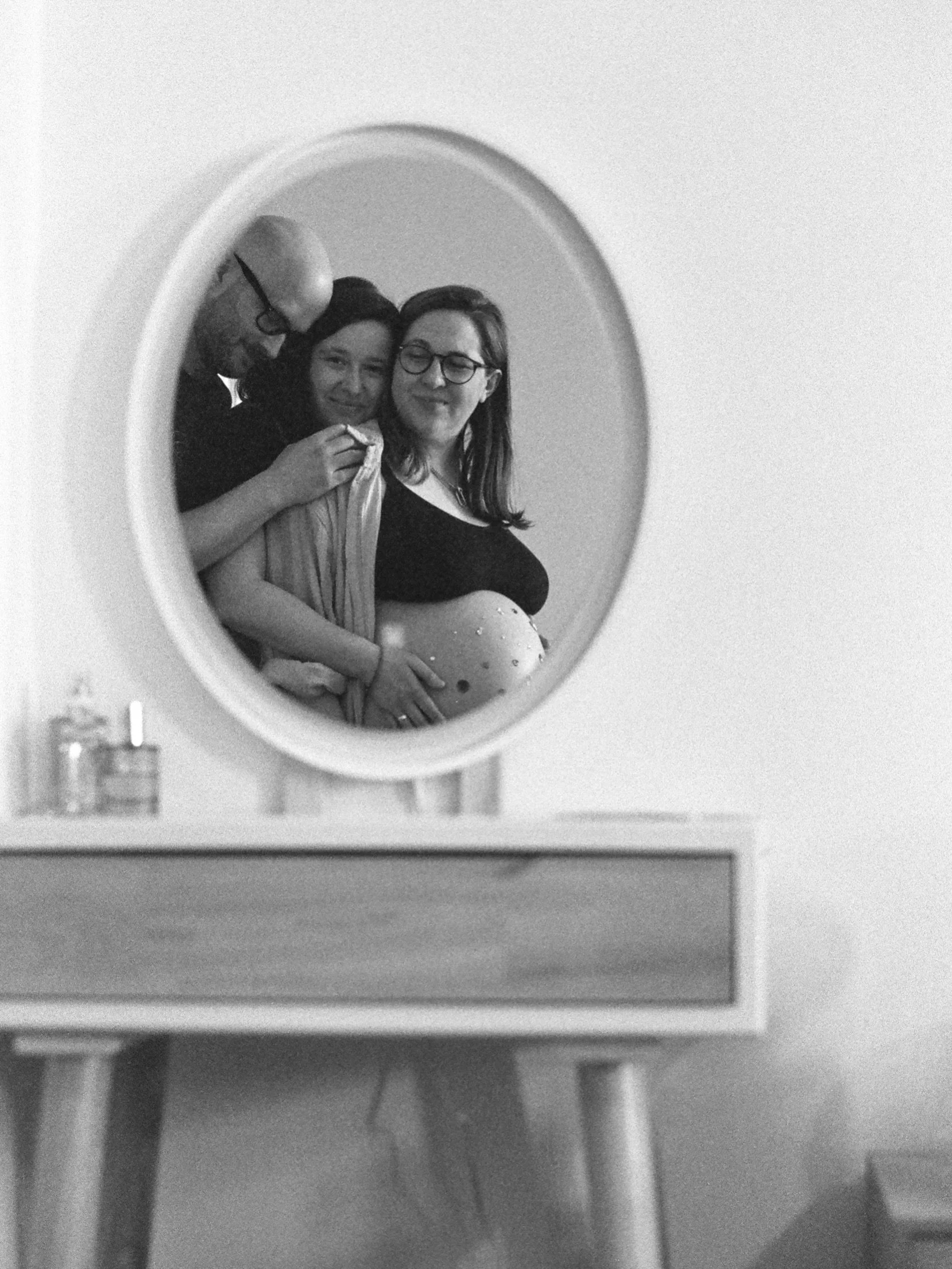 E., T. and J. waiting for their first baby, on film in their Berlin home.
⠀
A reminder this Pride Month: no matter how your family looks like, I&rsquo;m here to celebrate your love.
⠀
#babybauchshootingberlin #queerberlin #pridemonth2026