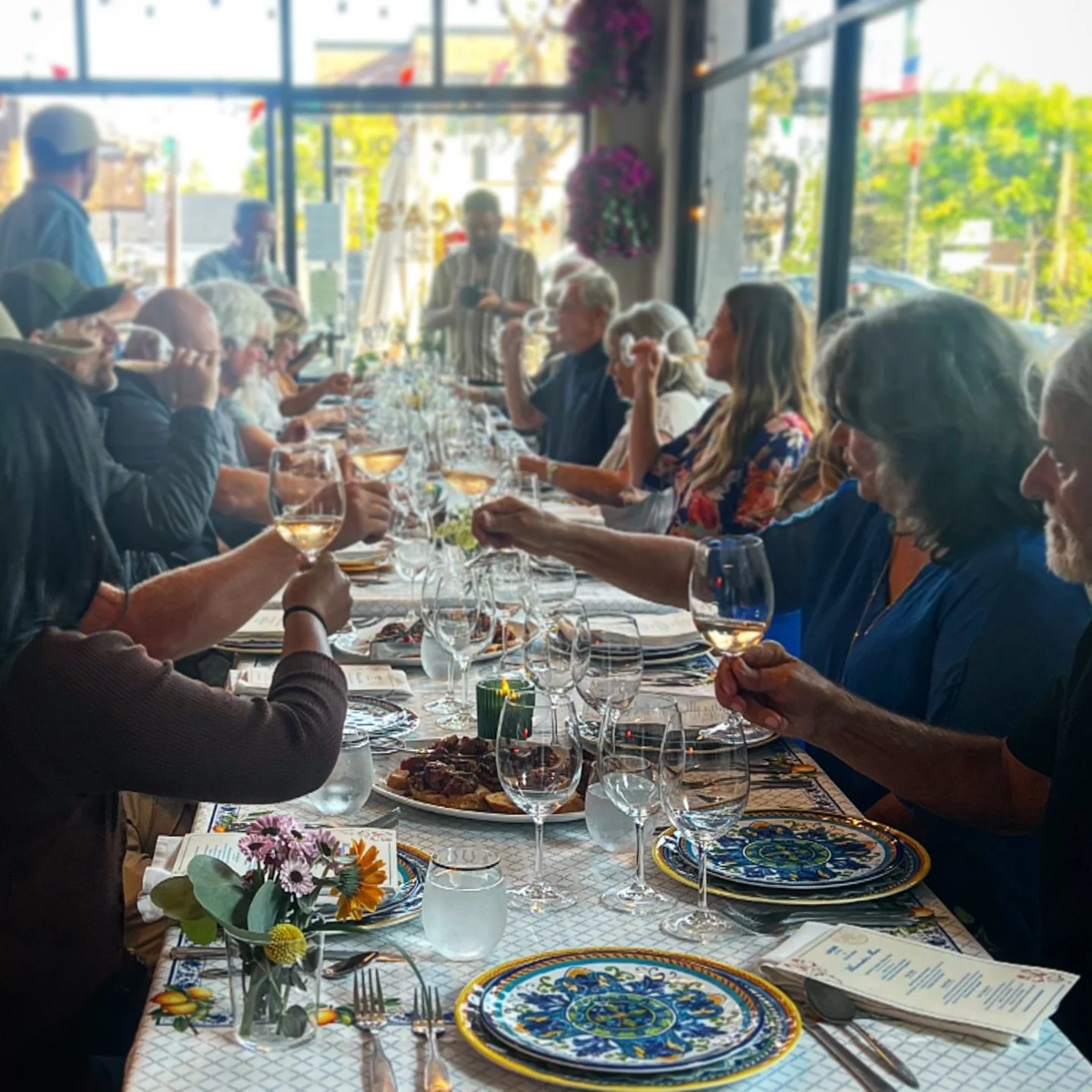 Did we really just pull off our first wine dinner?! We did, and it was EPIC! Huge thanks to our friends and @coloriwines for making it unforgettable. Can’t wait to share more highlights!