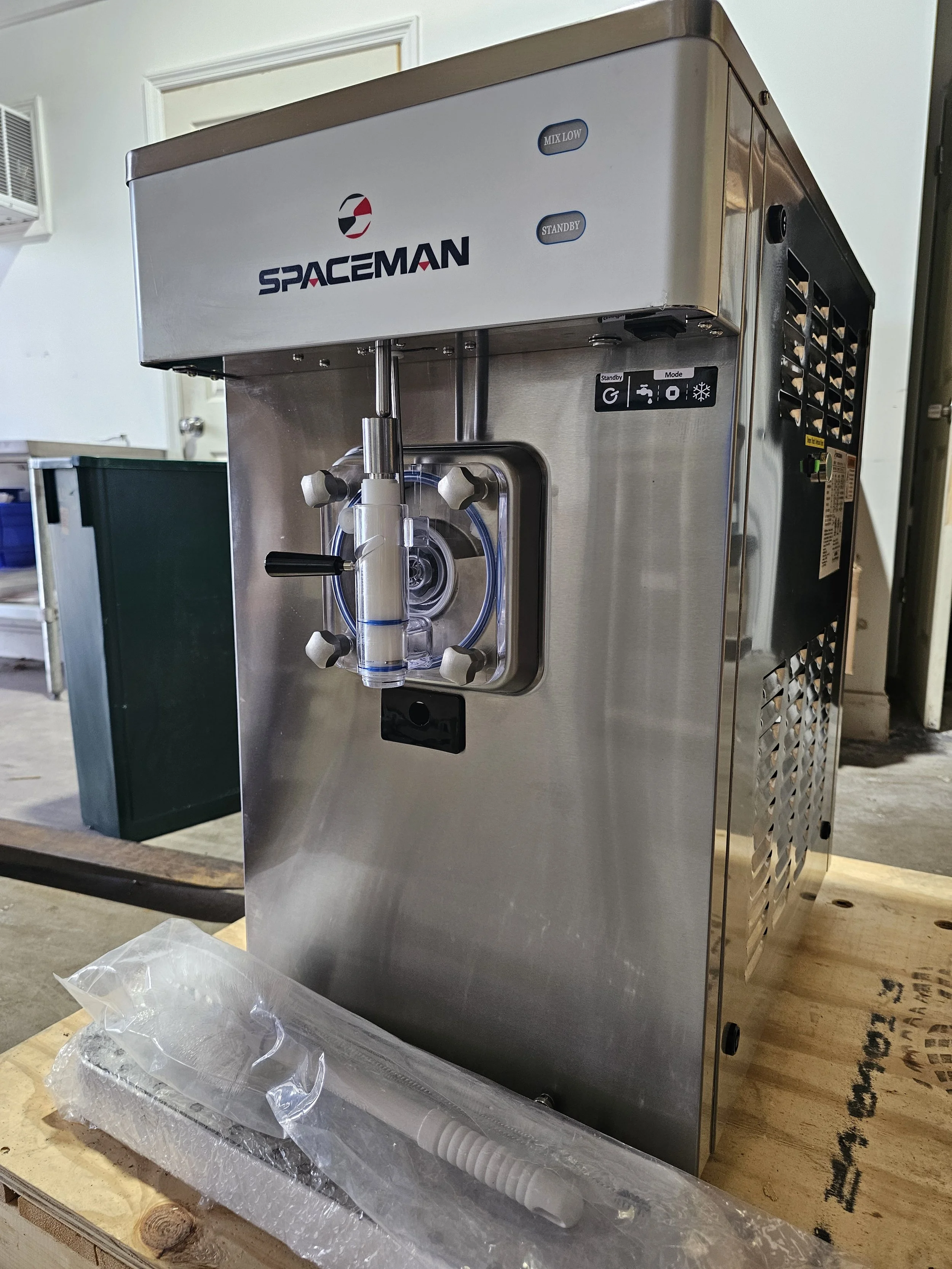 Refurbished 2022 Spaceman 6690-C Single Flavor Milkshake, Margarita, & Frozen Drink Machine - Stainless Steel 220V