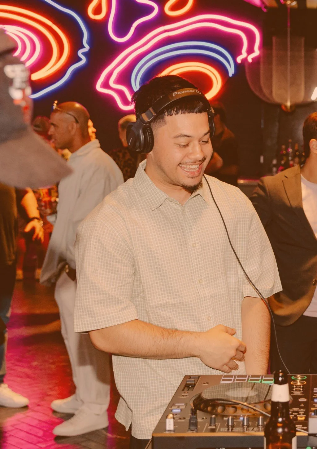 Sol&egrave;soul, Josiah Burgess, open-format DJ, on the decks