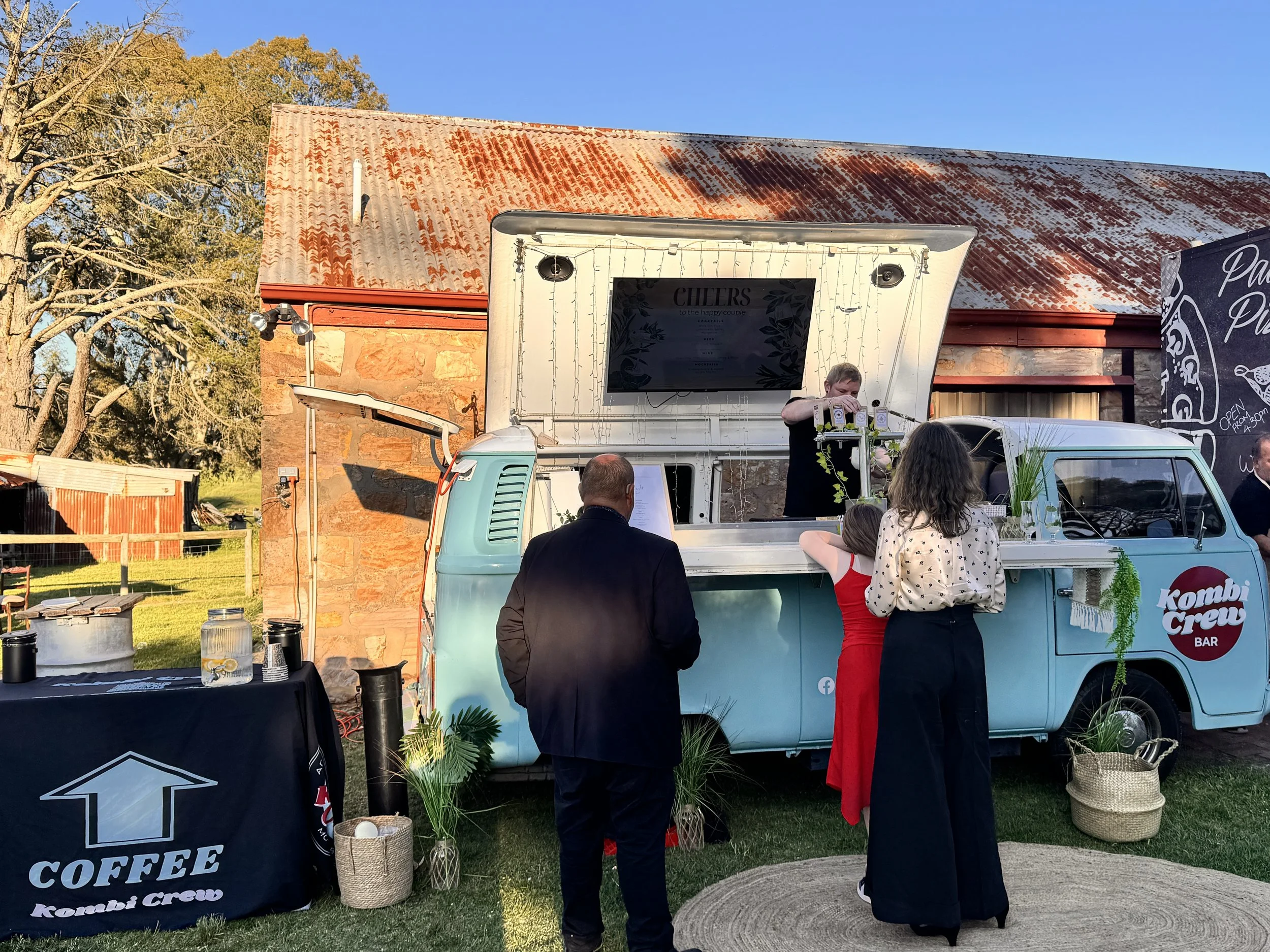 Pop-up bar for wedding