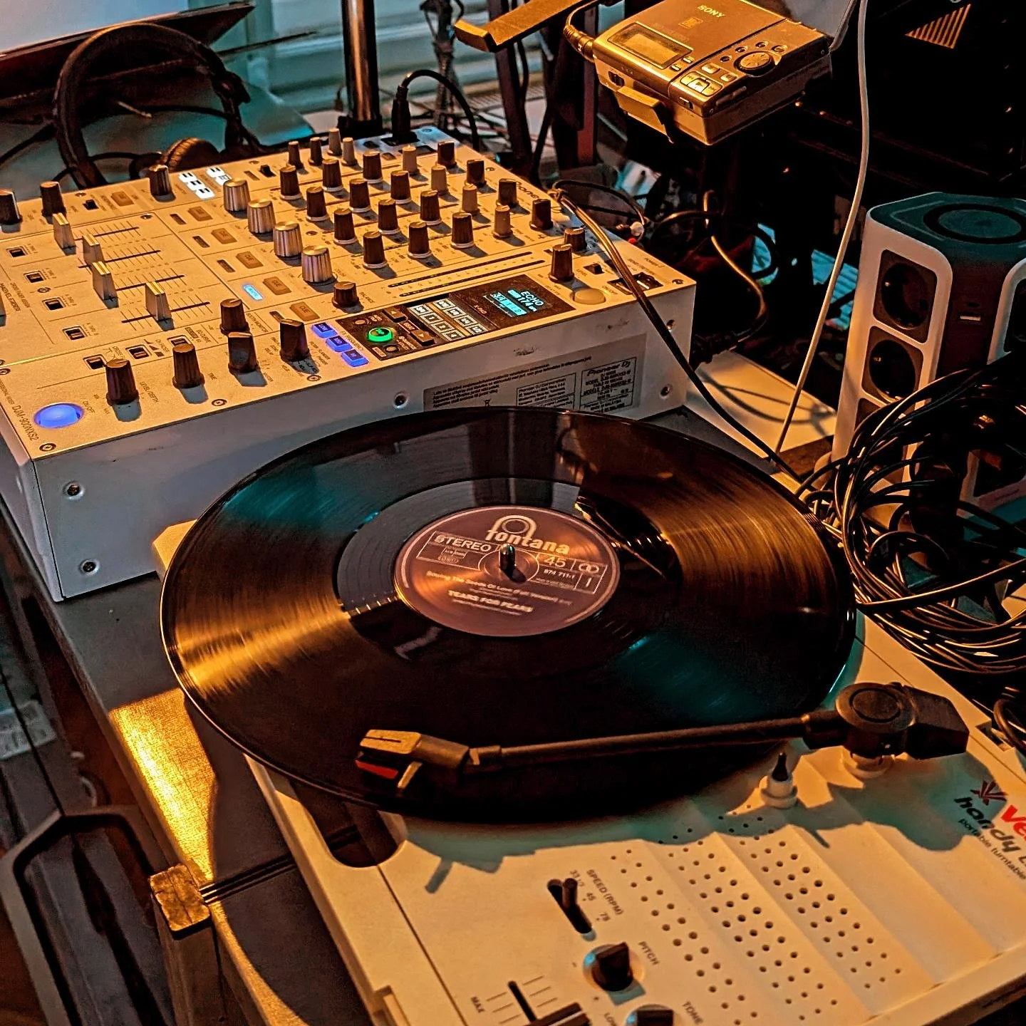 #sundowner #vestax #handytraxx #finest #vinyl #intown #technics #1210 #parked #incellar #love💚 #respect🧡 #perspective #schoenesachenmachen #igersaustria #igersvienna #wienstagram