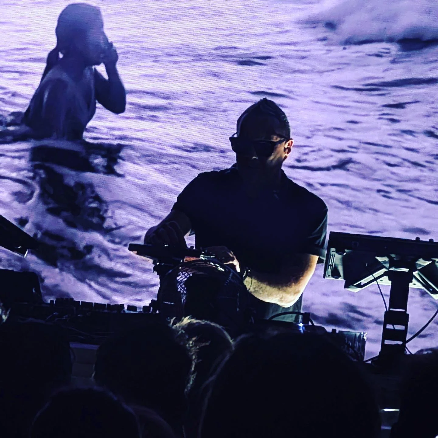#schoenesachenmachen #unkle #jameslavelle #ronin #tour #berlin #freakingawesome #inlove💚💚 #electronicmusic #fatsoundsystem #nolimiter #bass #beat #roadtripping #continuousadventure #igersberlin #igersvienna #igersaustria #wienstagram