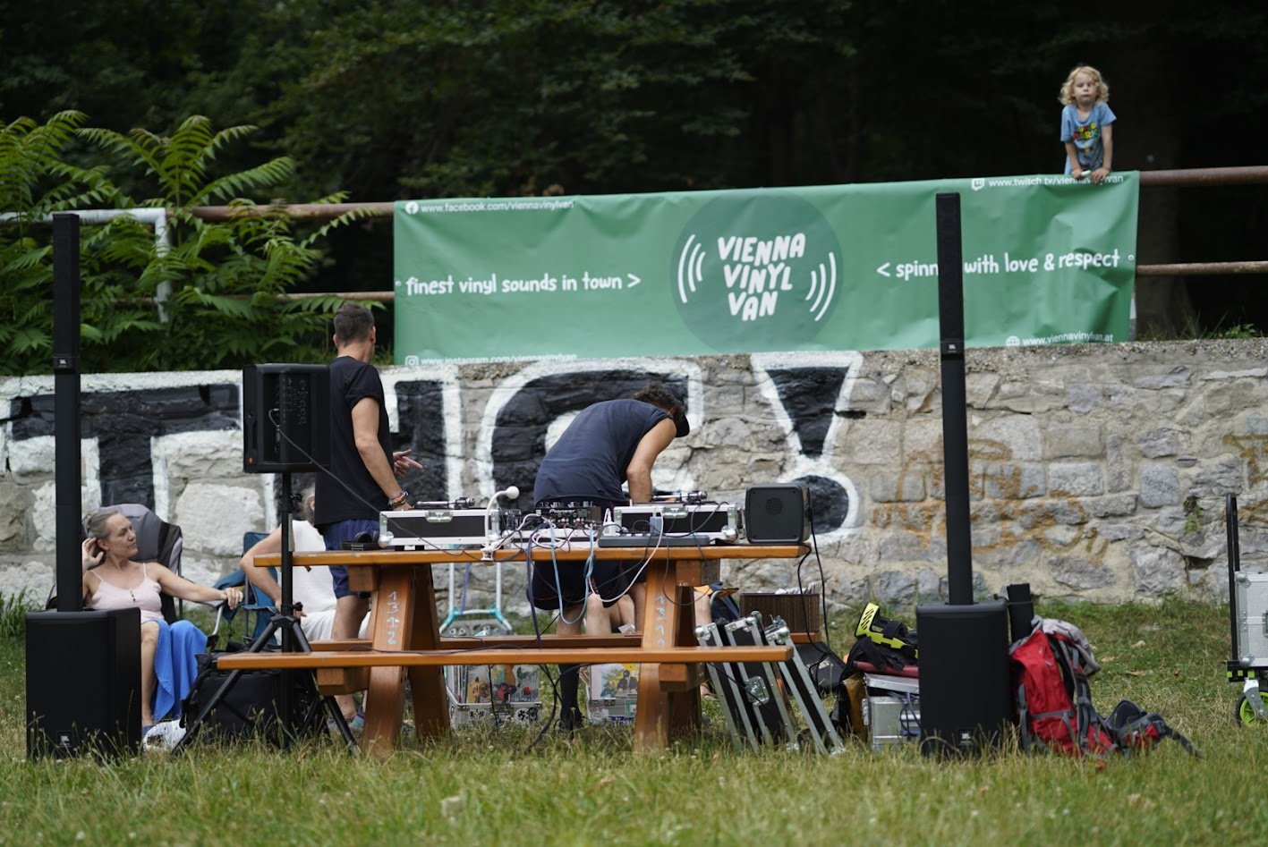 vienna vinyl van - picknick
