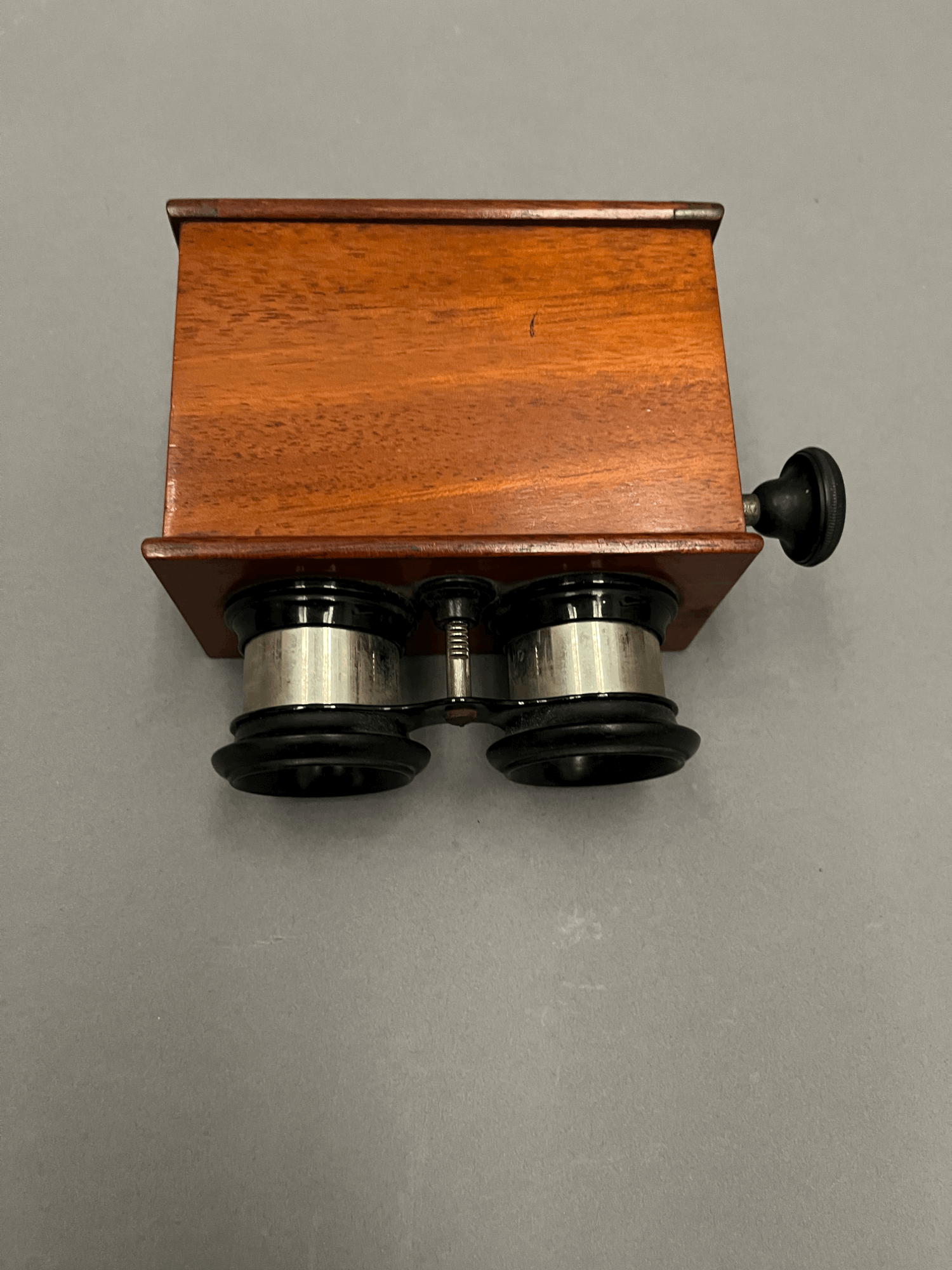 Lot 189 - A 19th century Stereoscope in a mahogany